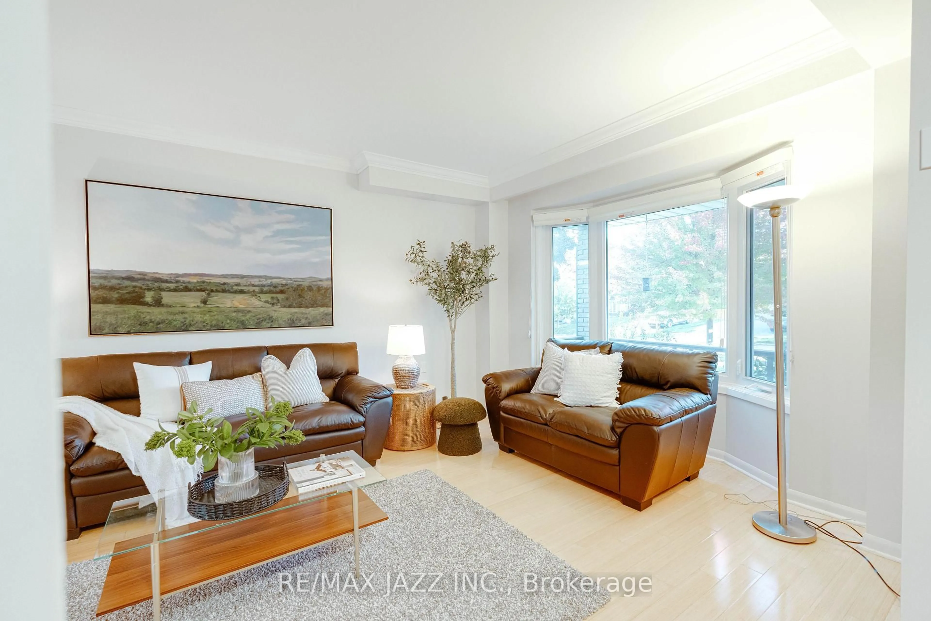Living room with furniture, unknown for 774 Millbank Rd, Pickering Ontario L1V 3L5