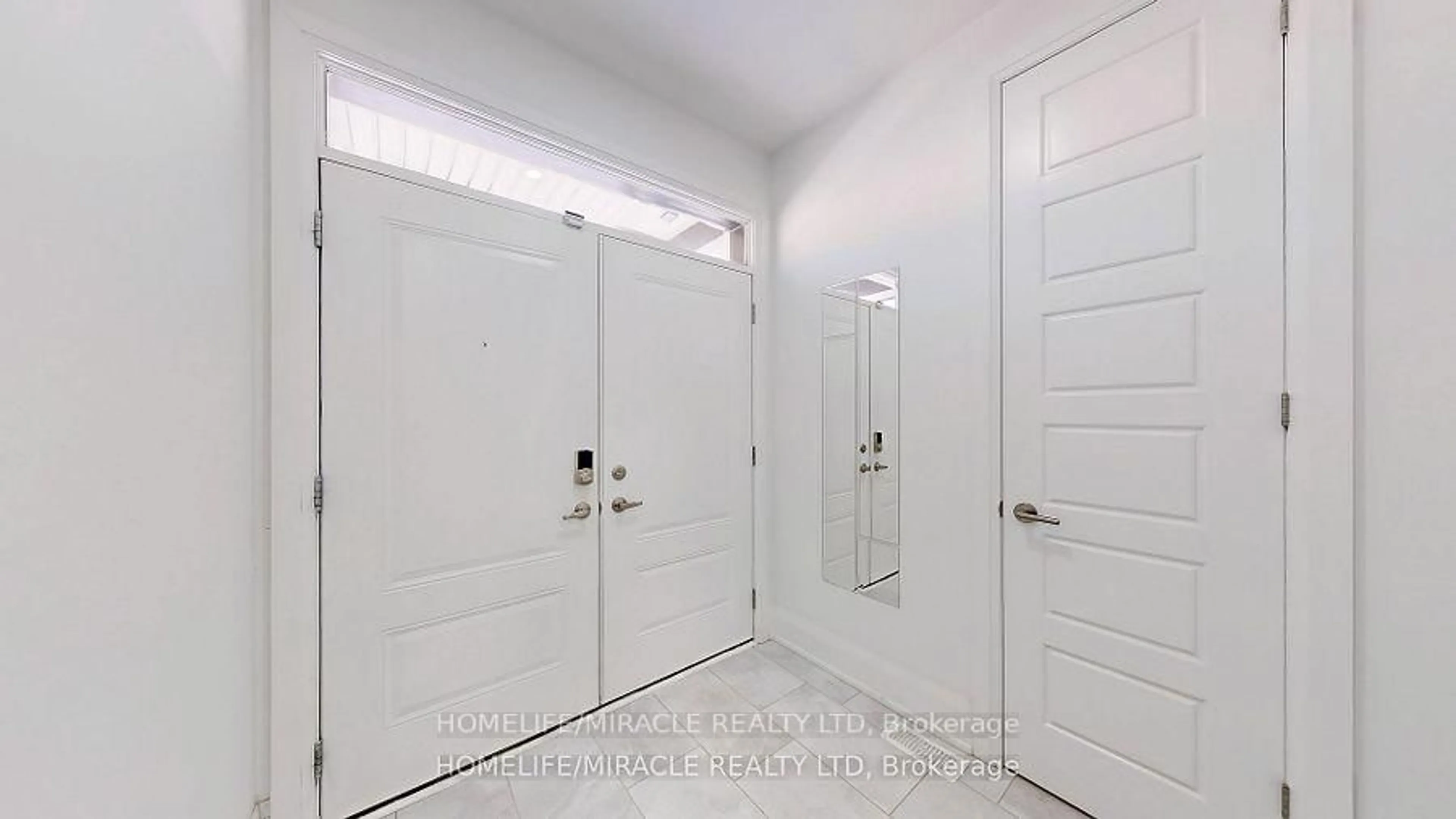 Indoor entryway for 2849 Foxden Sq, Pickering Ontario L1X 0N9