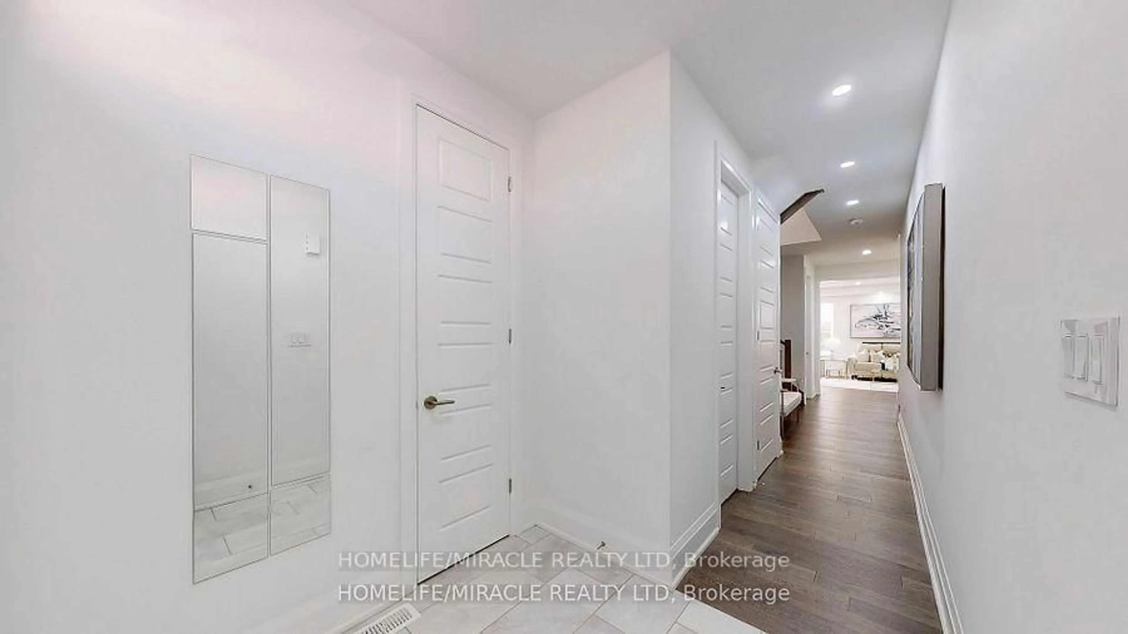 Indoor entryway for 2849 Foxden Sq, Pickering Ontario L1X 0N9
