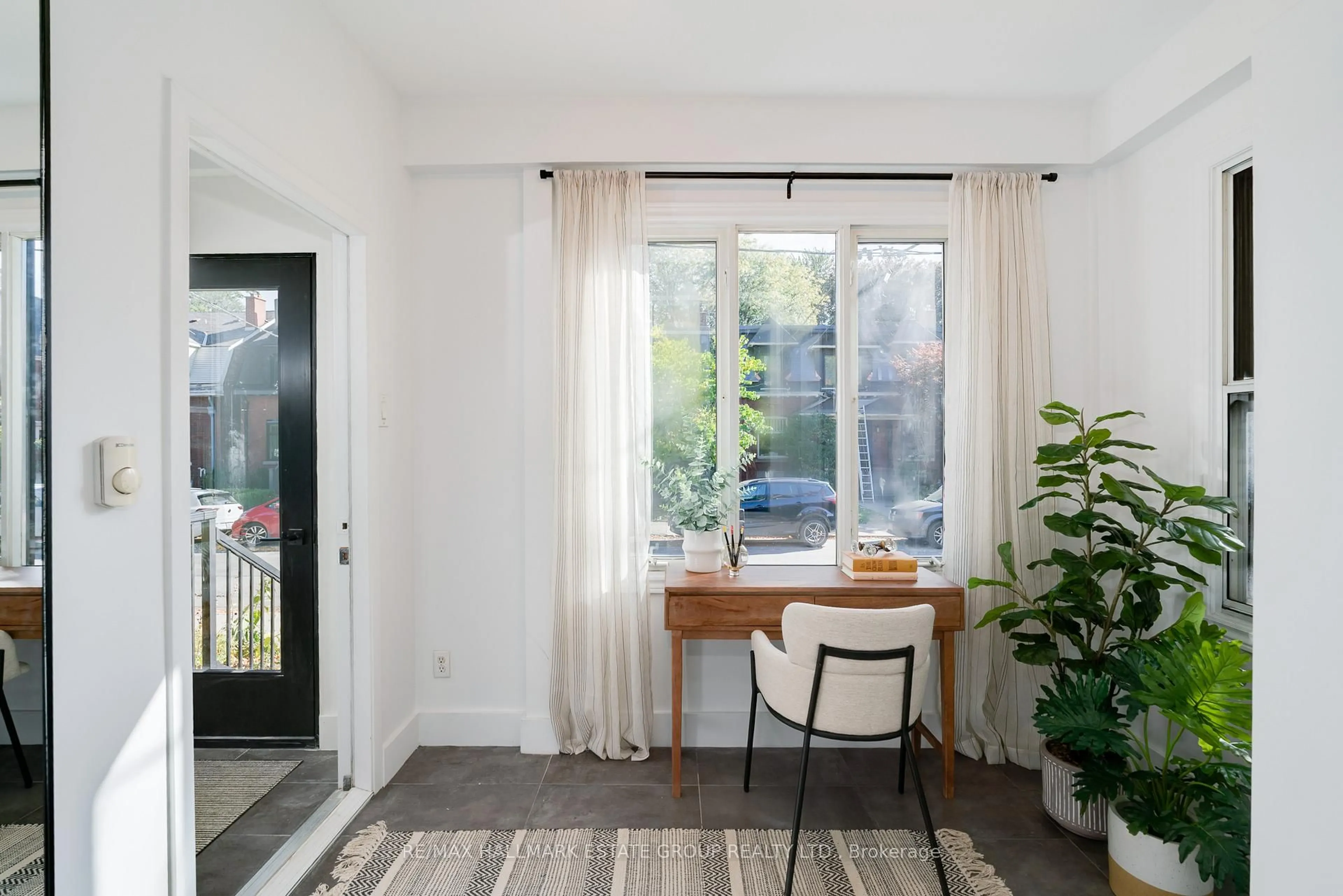 Indoor entryway for 4 Riverdale Ave, Toronto Ontario M4K 1C3