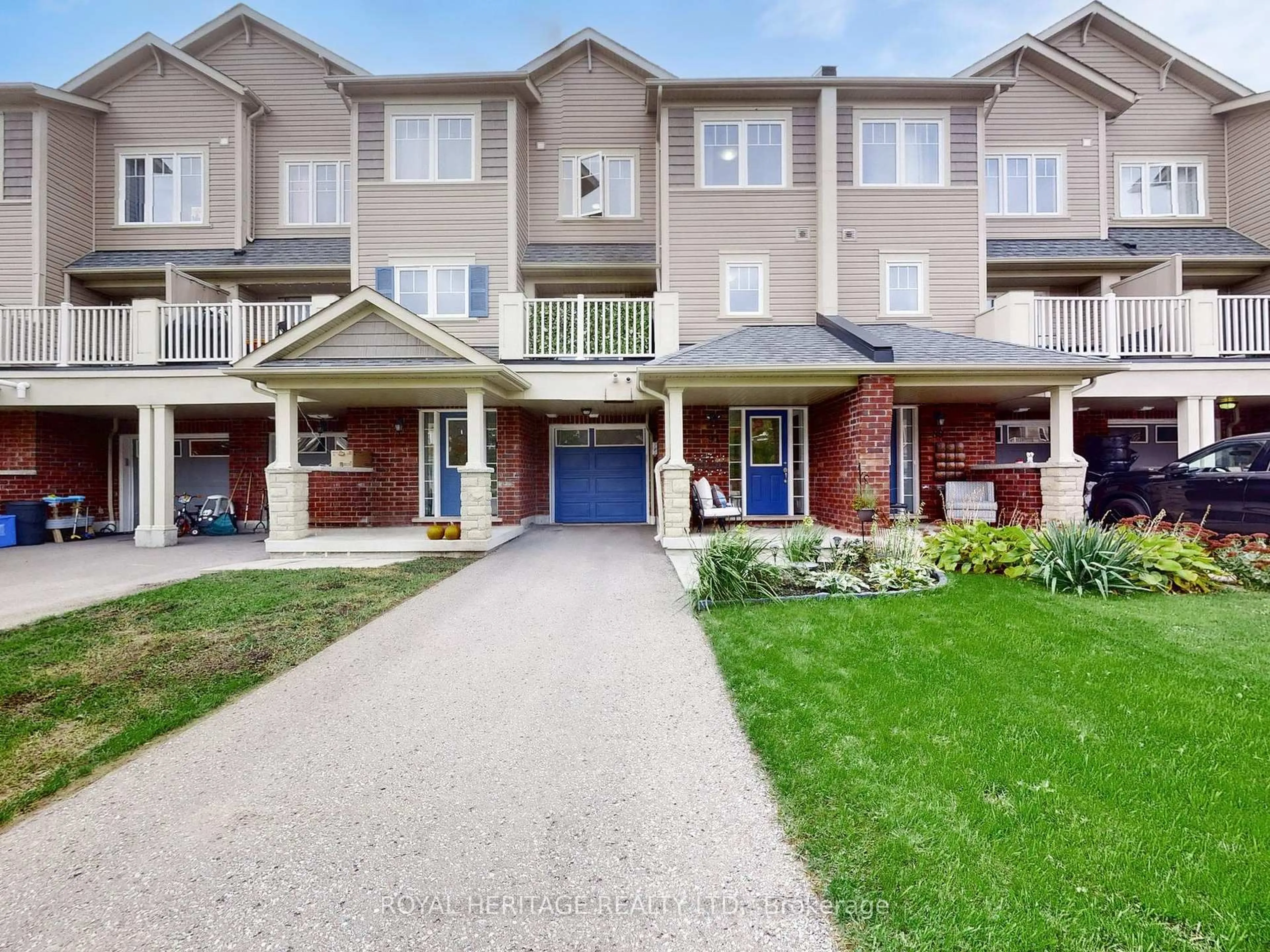 A pic from outside/outdoor area/front of a property/back of a property/a pic from drone, street for 91 Tabaret Cres, Oshawa Ontario L1L 0G5