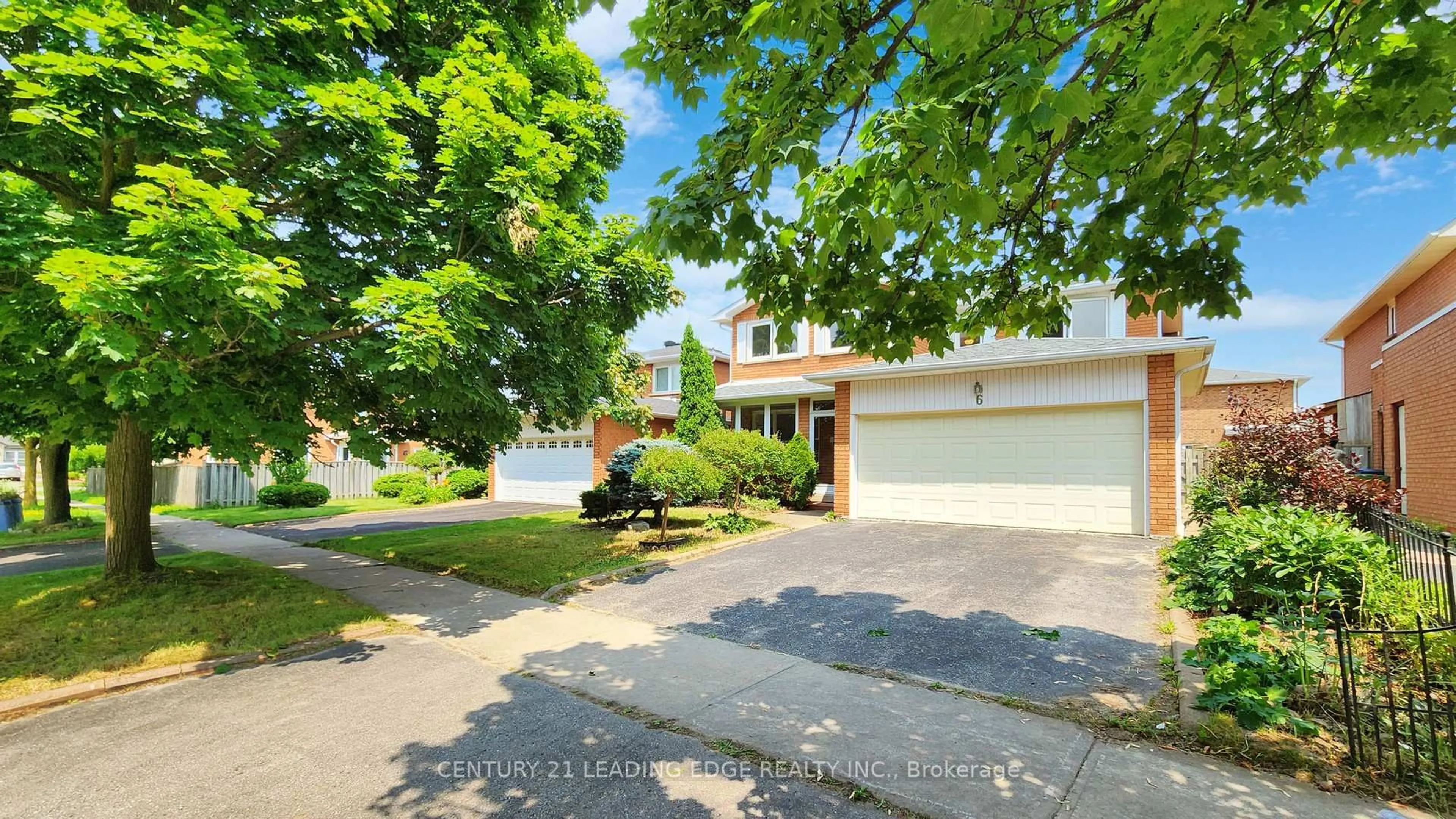 A pic from outside/outdoor area/front of a property/back of a property/a pic from drone, street for 6 Raynes Cres, Toronto Ontario M1V 4H3