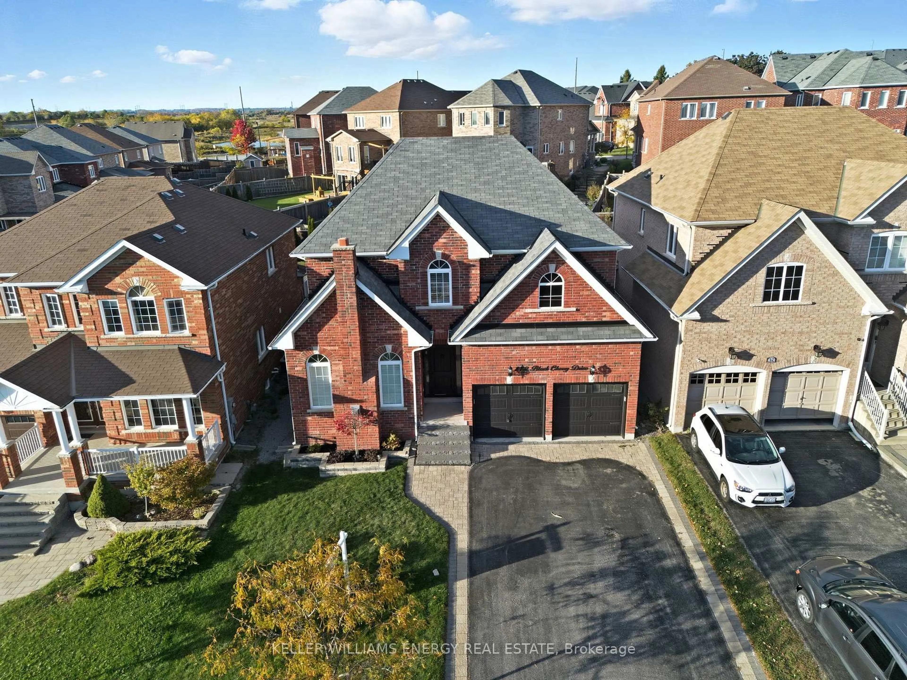 A pic from outside/outdoor area/front of a property/back of a property/a pic from drone, street for 872 Black Cherry Dr, Oshawa Ontario L1K 0P5