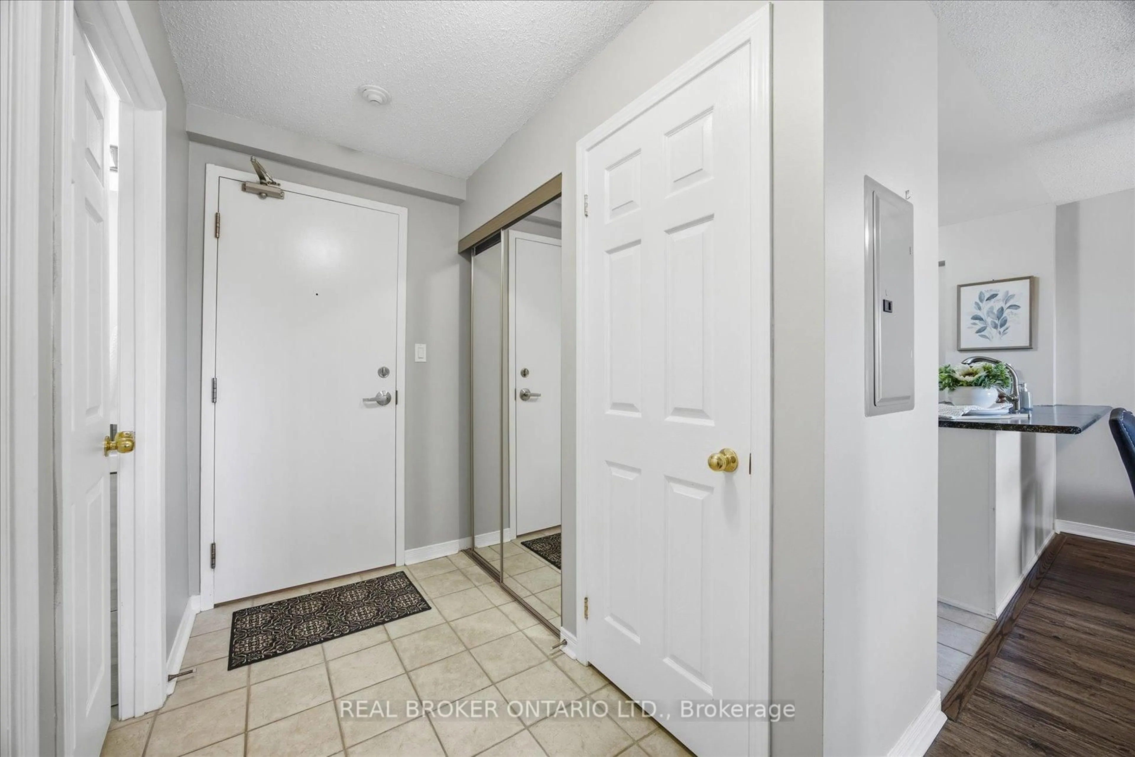 Indoor entryway for 106 Aspen Springs Dr #308, Clarington Ontario L1C 5N7