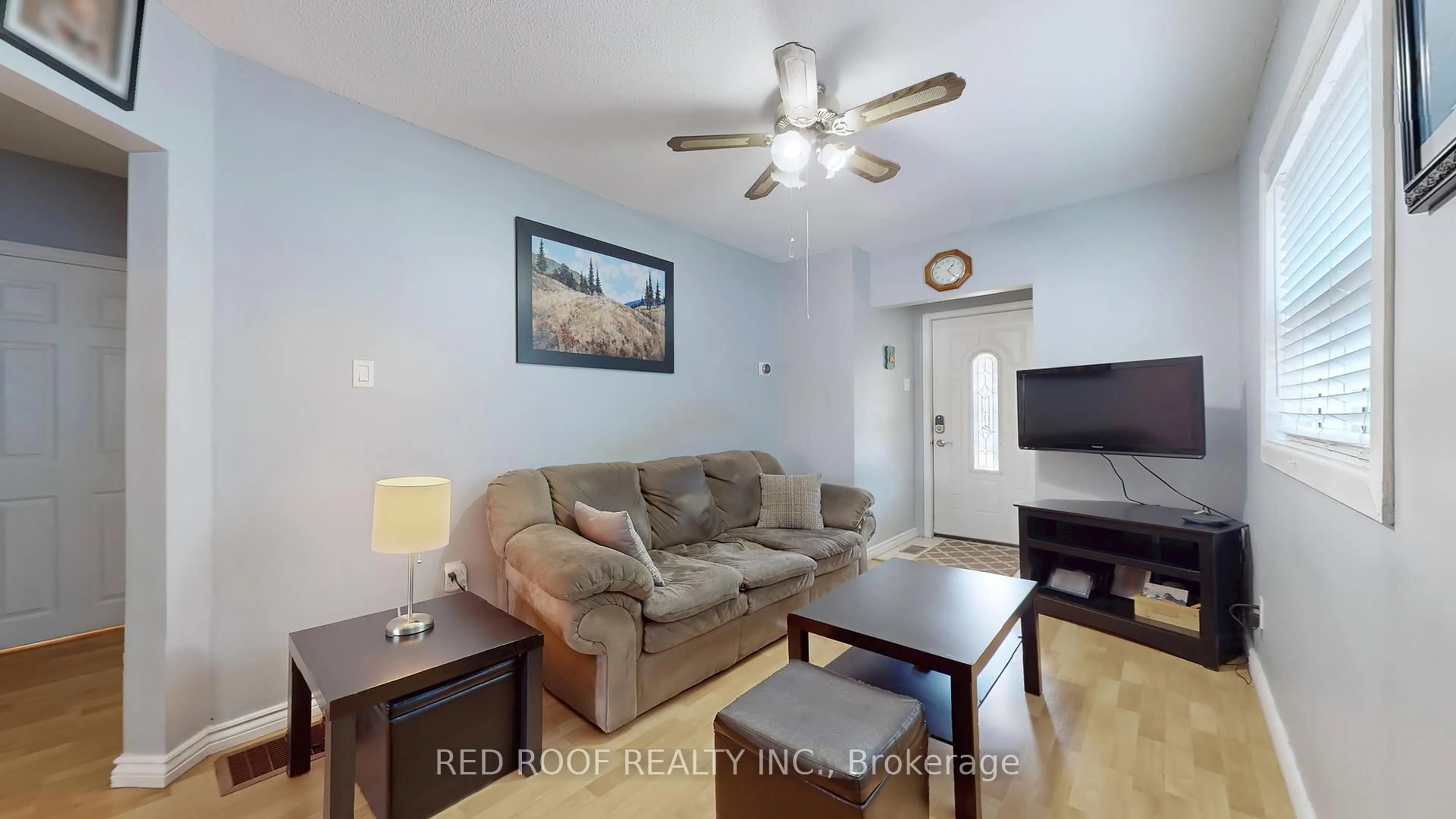 Living room with furniture, unknown for 80 Dunkirk Rd, Toronto Ontario M4C 2M6