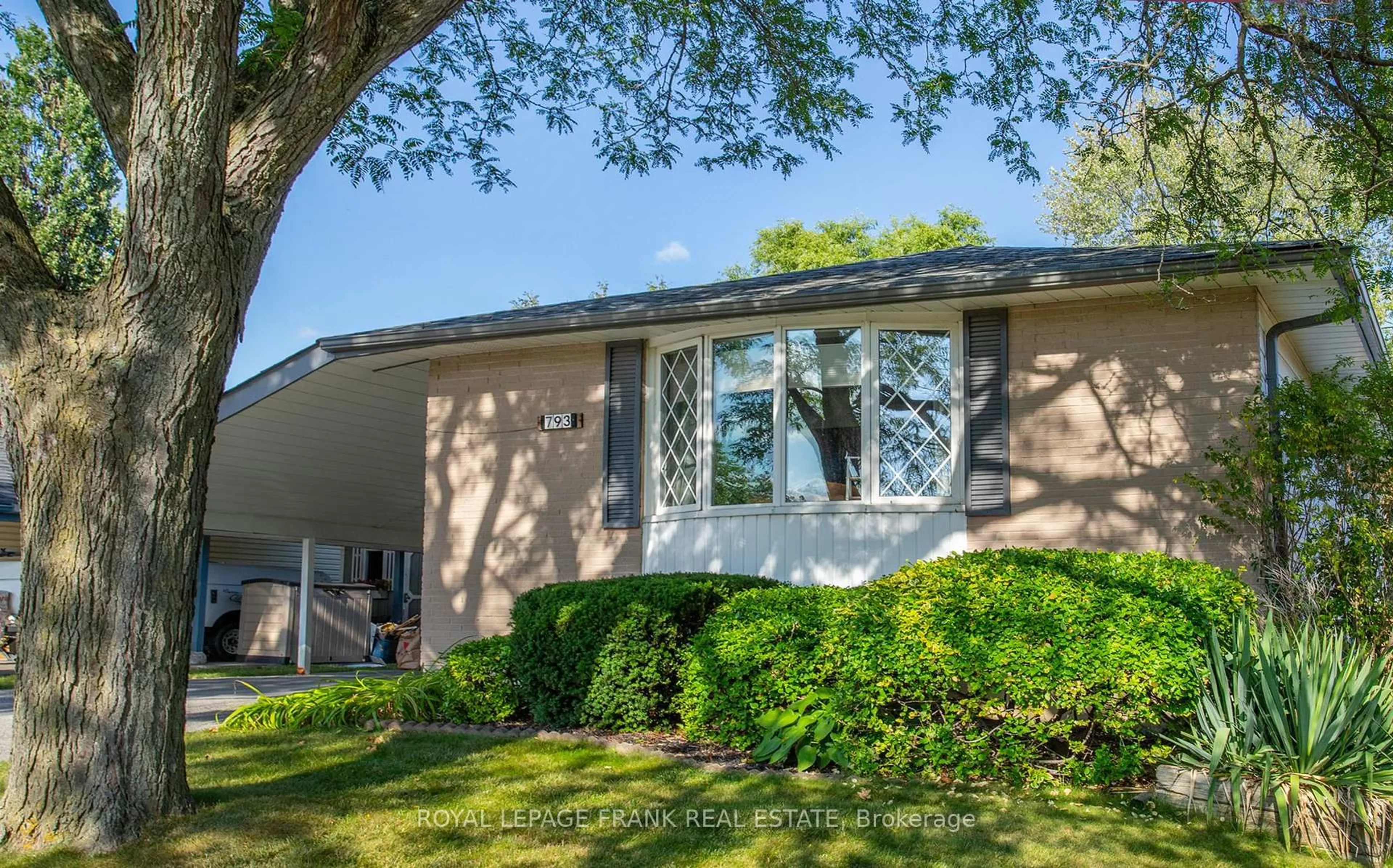 Home with vinyl exterior material, street for 793 Central Park Blvd, Oshawa Ontario L1G 6B2