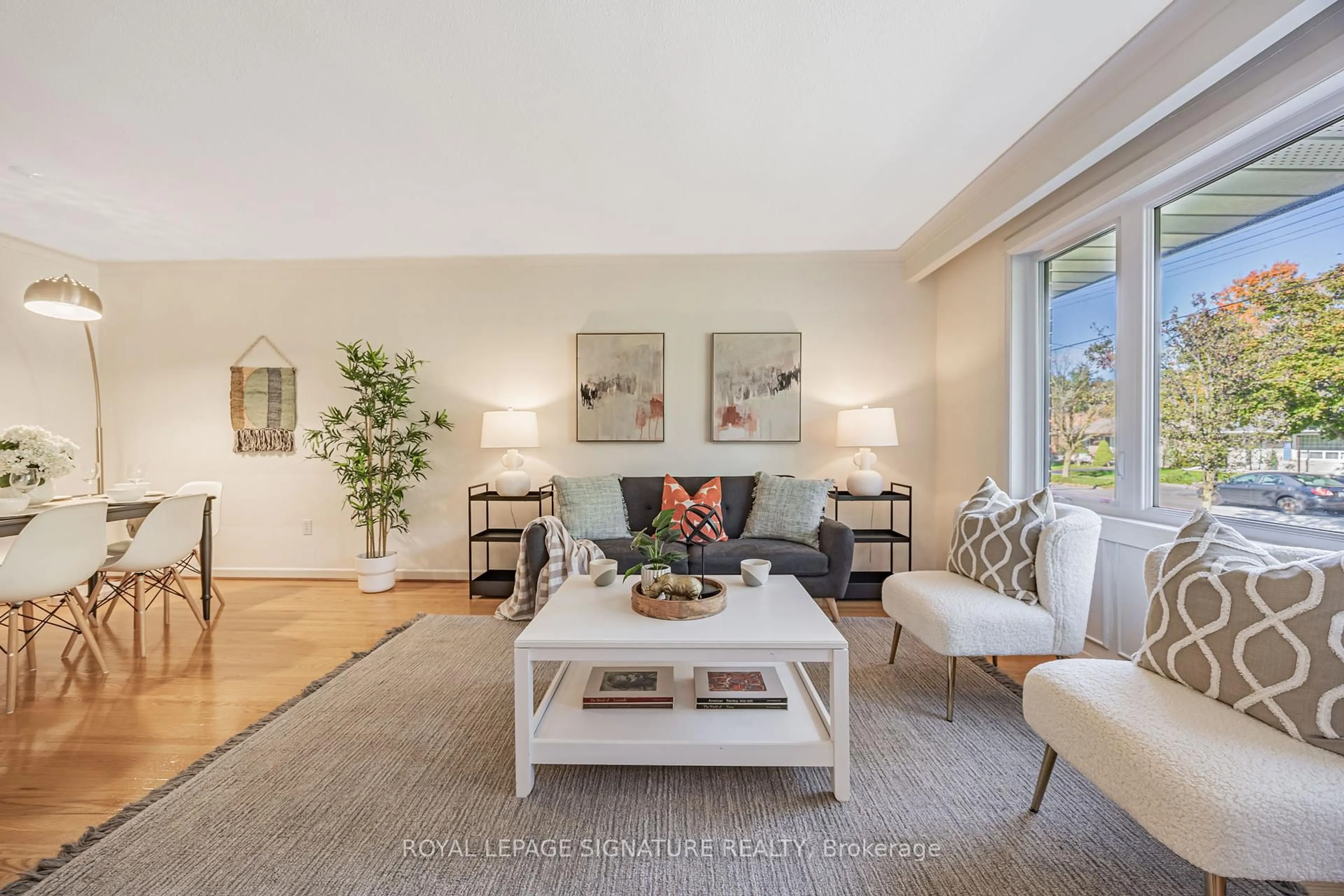 Living room with furniture, unknown for 28 Sedgemount Dr, Toronto Ontario M1H 1X3