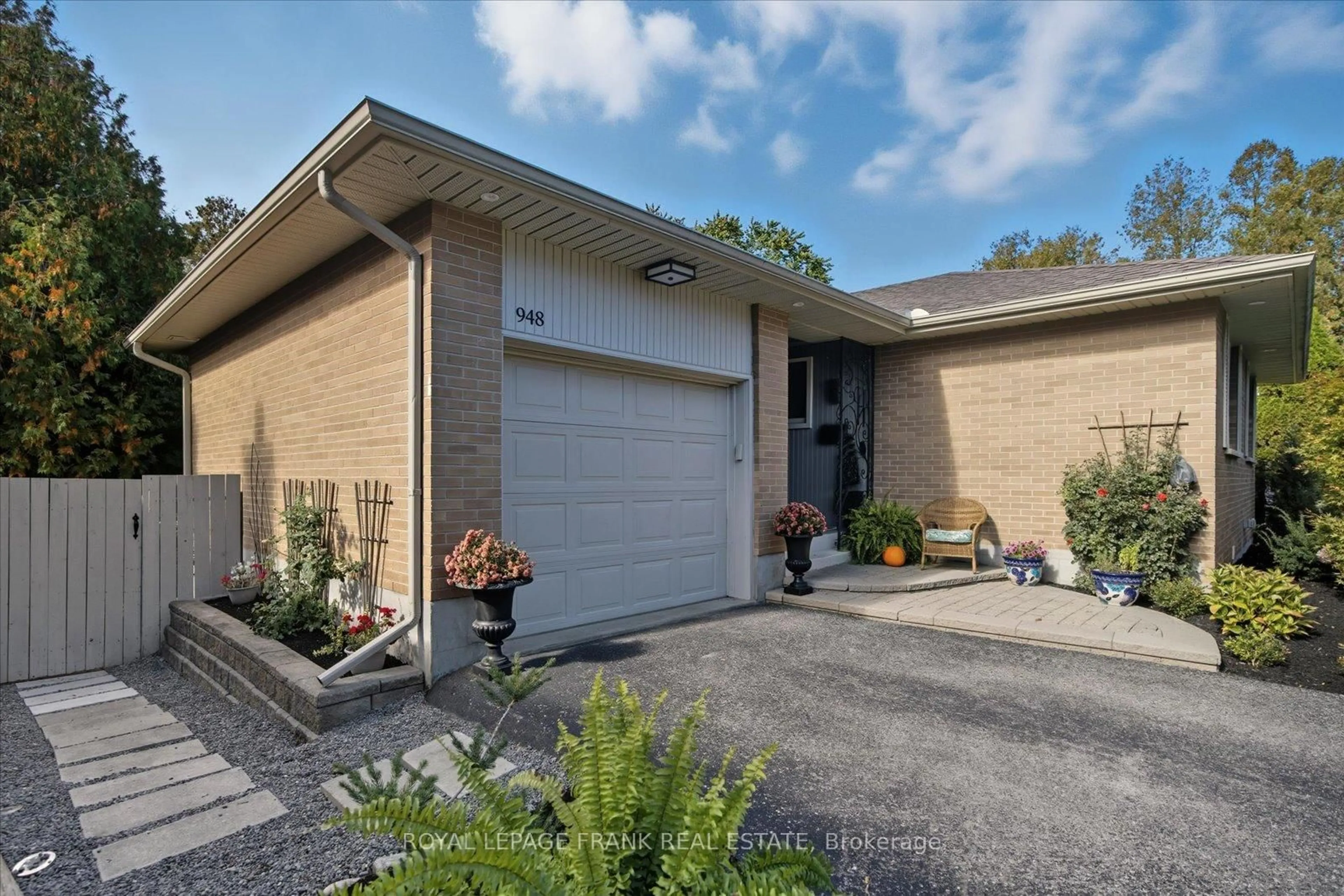 Home with brick exterior material, street for 948 Oshawa Blvd, Oshawa Ontario L1G 5V6
