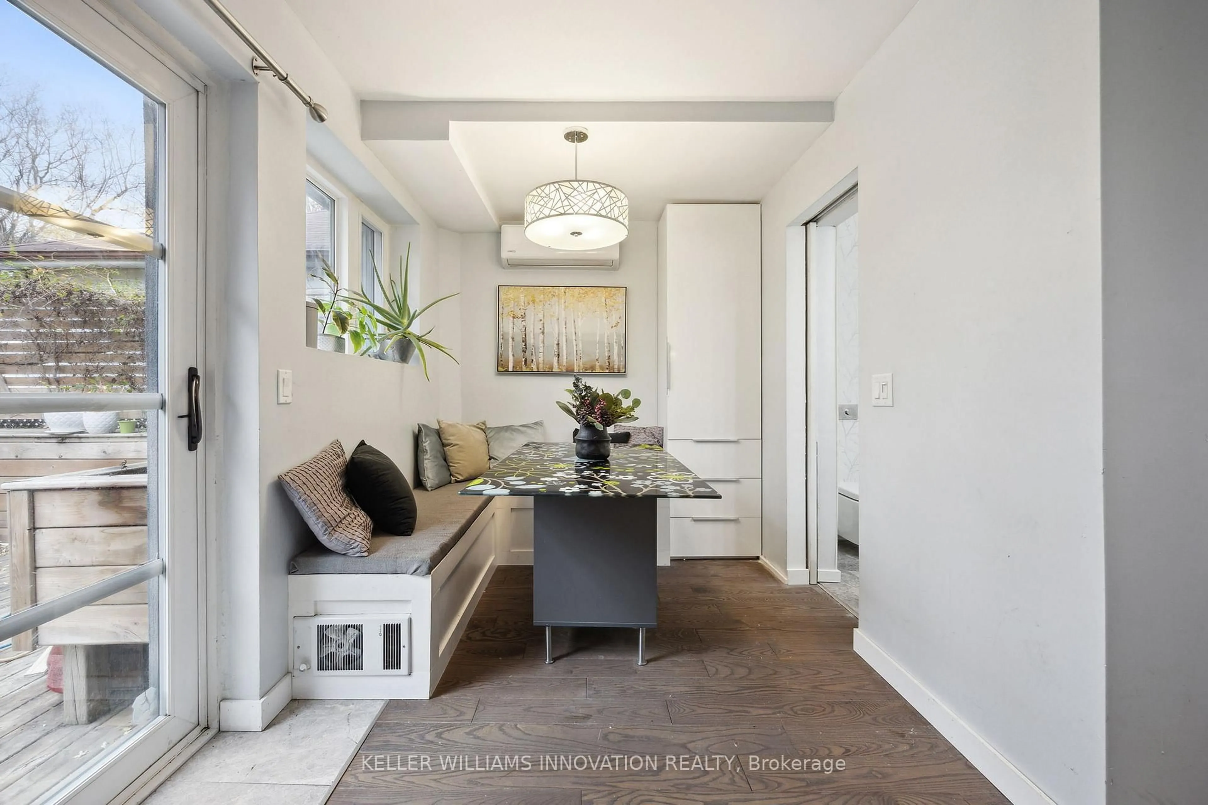Indoor entryway for 76 Phillip Ave, Toronto Ontario M1N 3R2