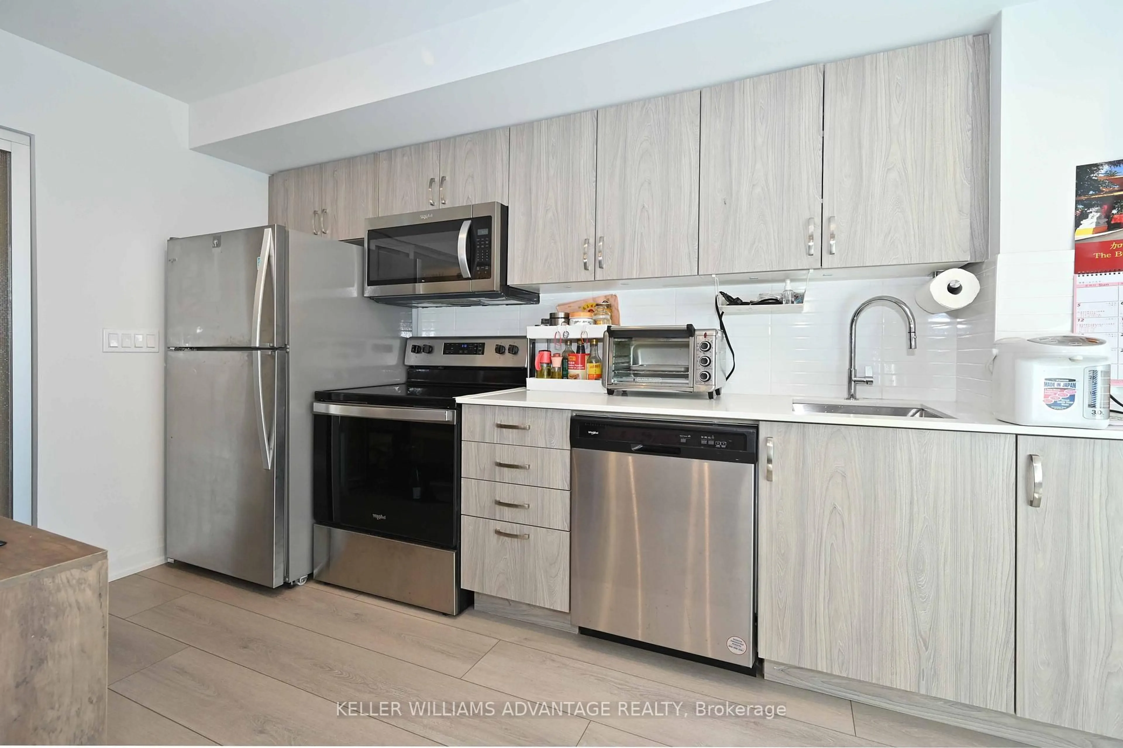 Standard kitchen, wood/laminate floor for 20 Meadowglen Pl #728, Toronto Ontario M1G 0A9