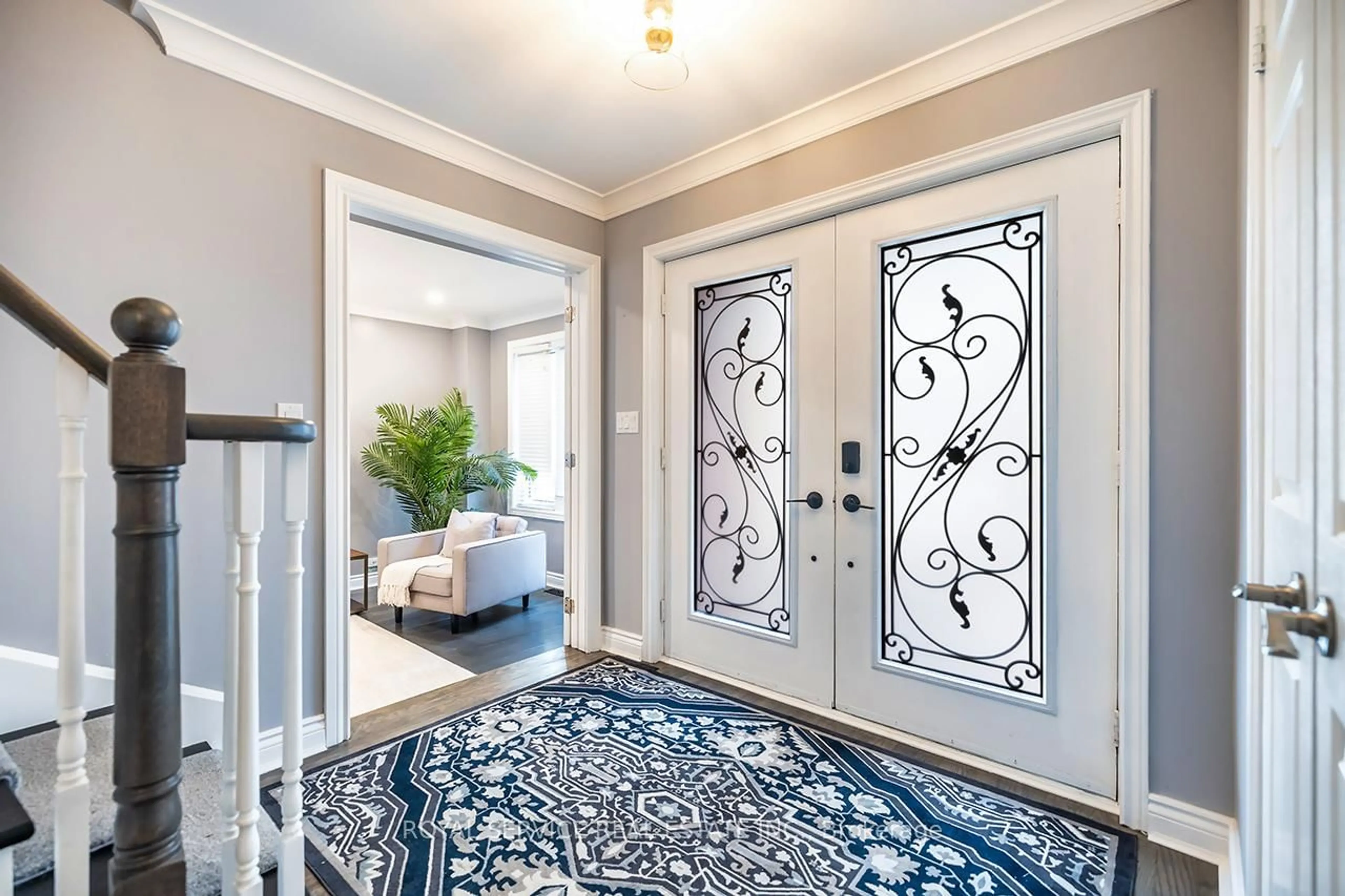 Indoor entryway for 55 White Cliffe Dr, Clarington Ontario L1E 1T2