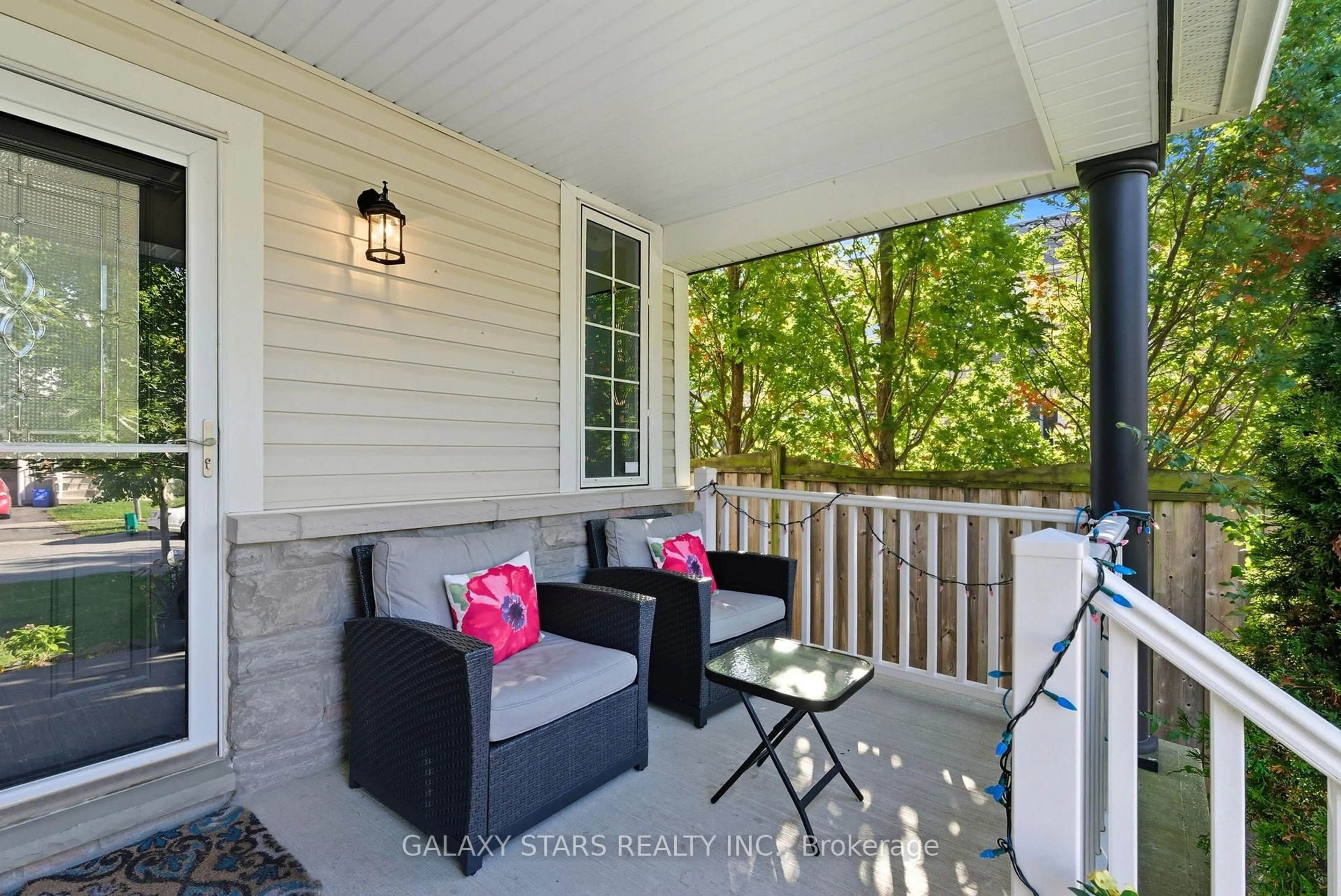 Patio, street for 74 Northgrove Cres, Whitby Ontario L1M 2M9