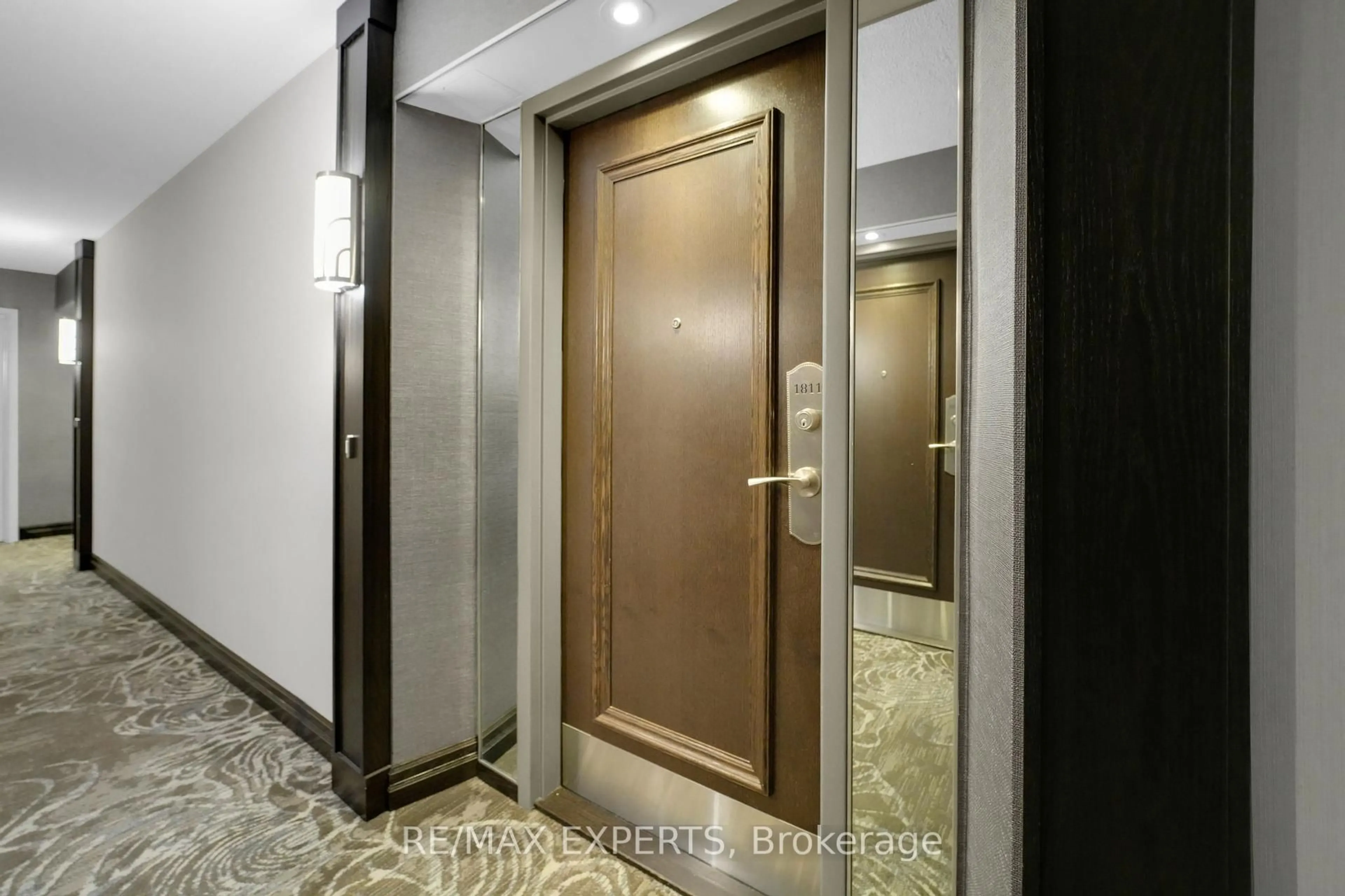 Indoor foyer for 2350 Bridletowne Circ #1811, Toronto Ontario M1W 3E6
