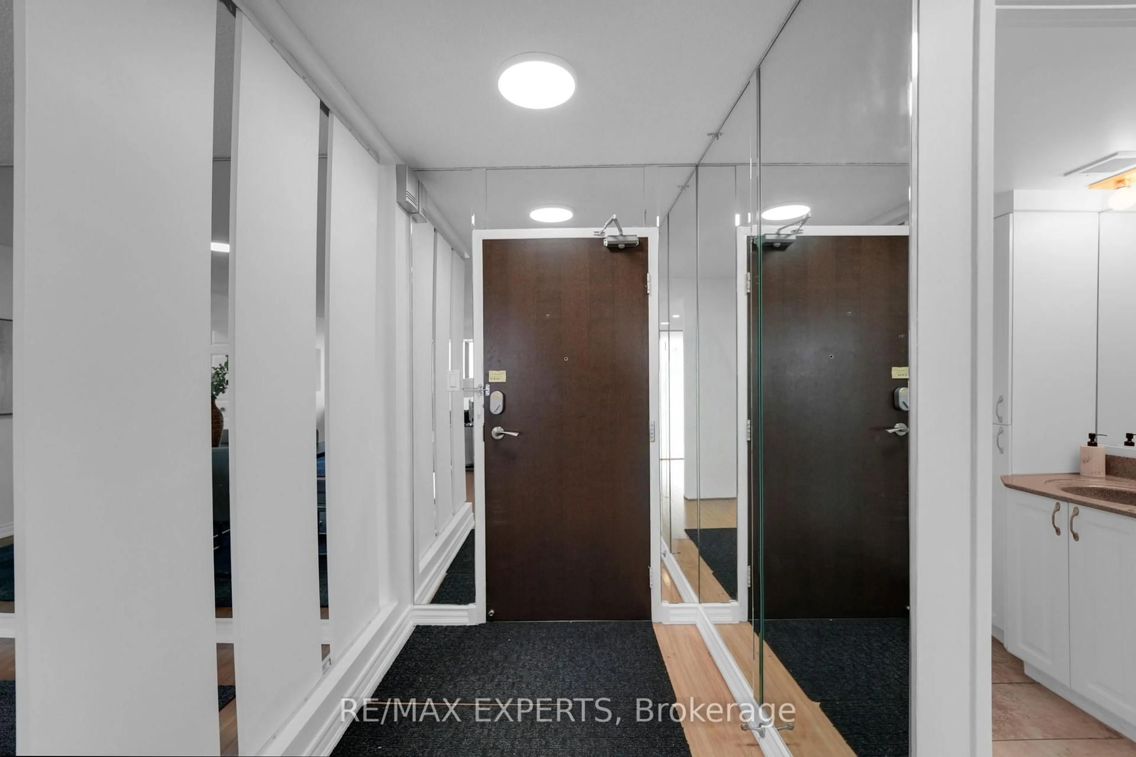 Indoor foyer for 2350 Bridletowne Circ #1811, Toronto Ontario M1W 3E6