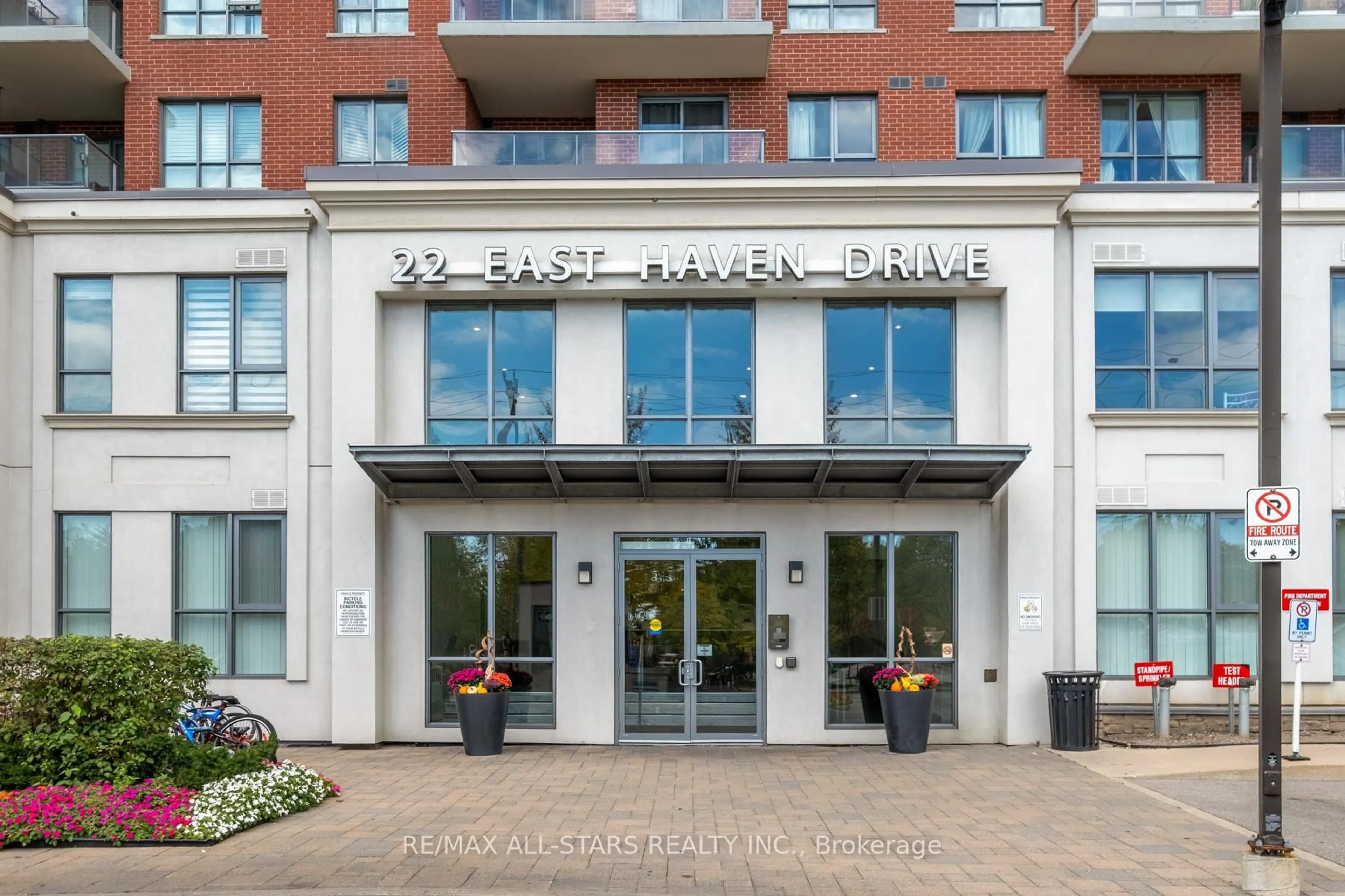 Patio, street for 22 East Haven Dr ##106, Toronto Ontario M1N 1T8