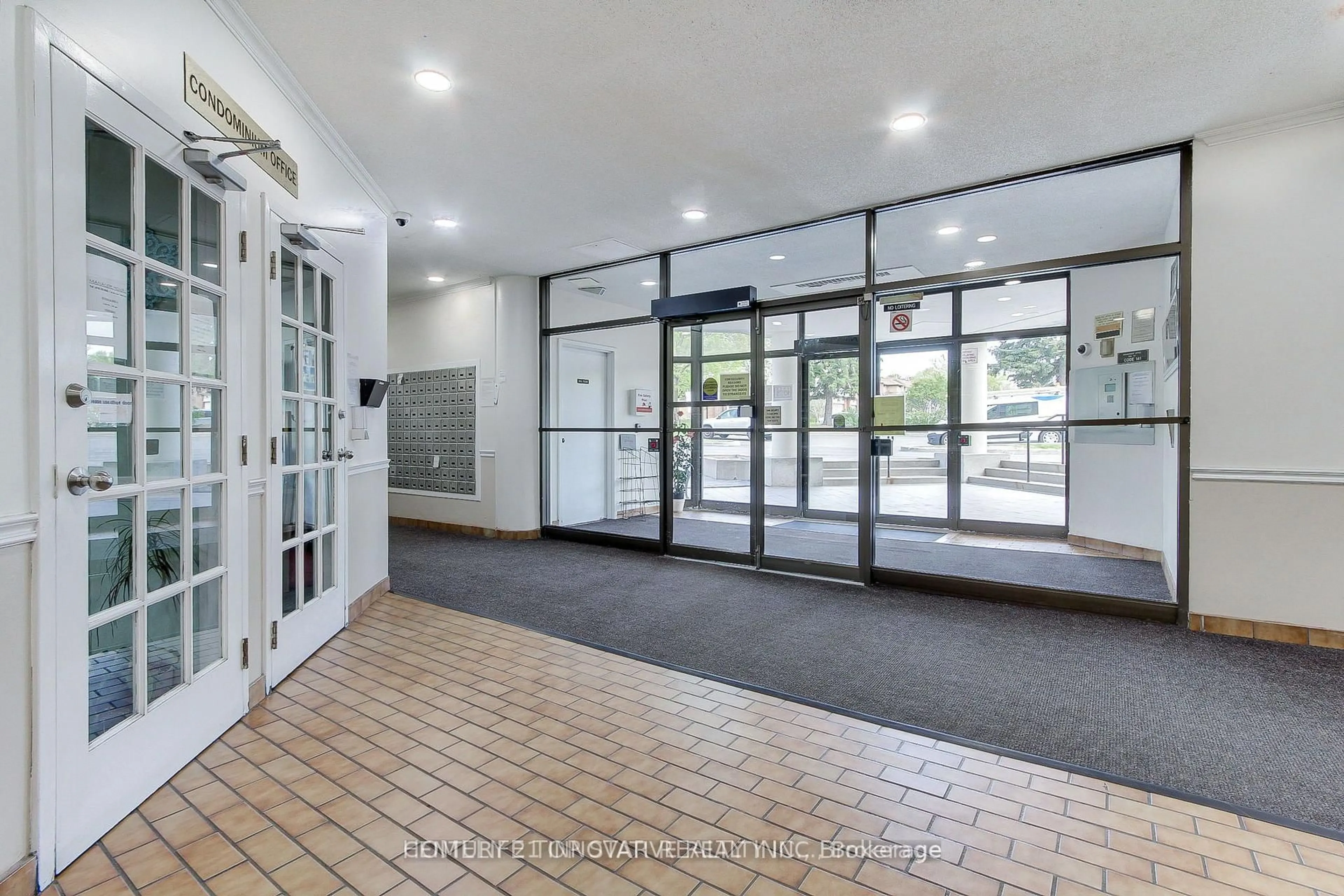 Indoor foyer for 5580 Sheppard Ave #205, Toronto Ontario M1B 2L3