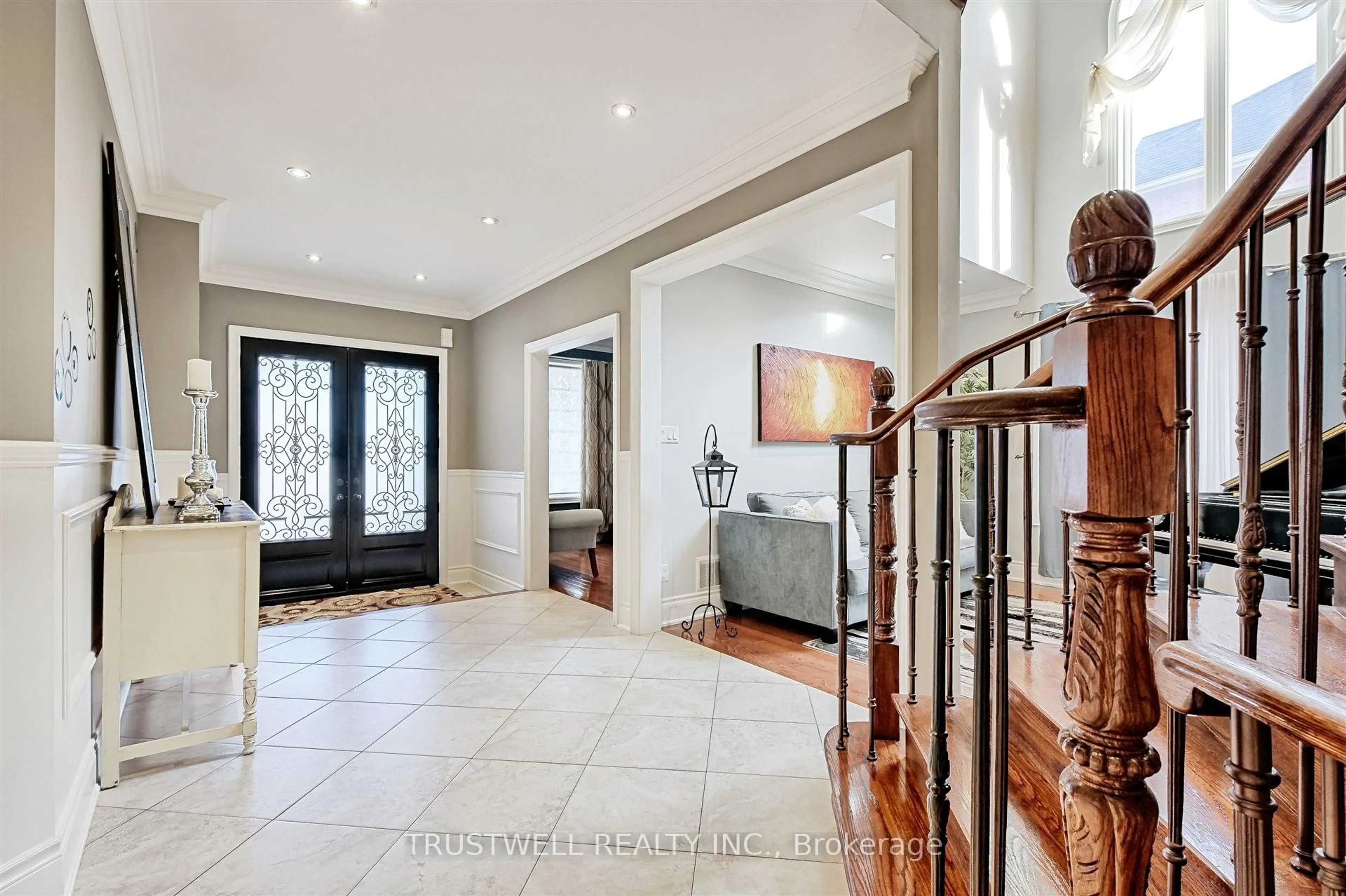 Indoor foyer for 1799 Grayabbey Crt, Pickering Ontario L1V 7G2