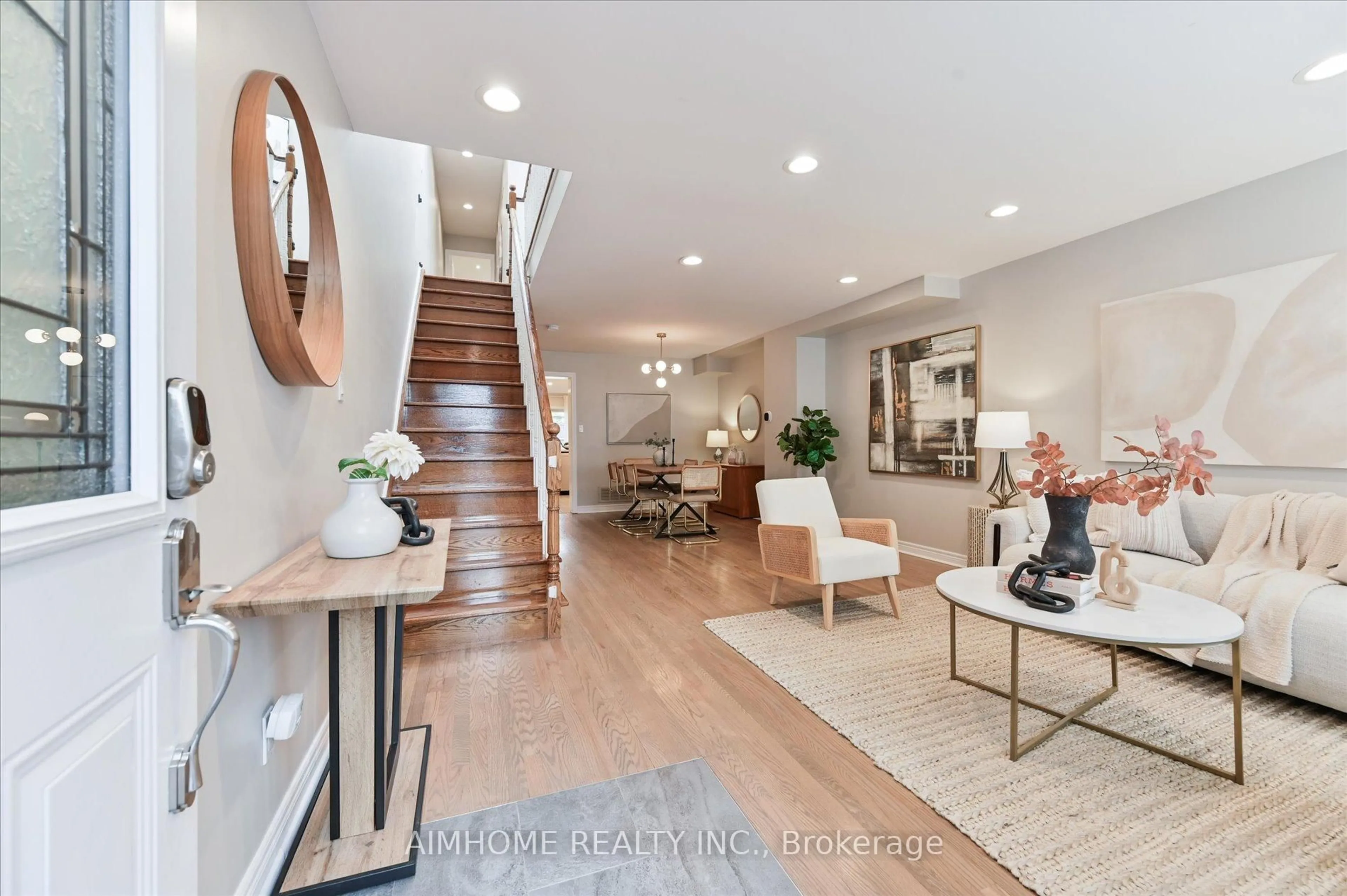 Indoor entryway for 150 Gowan Ave, Toronto Ontario M4J 2K6