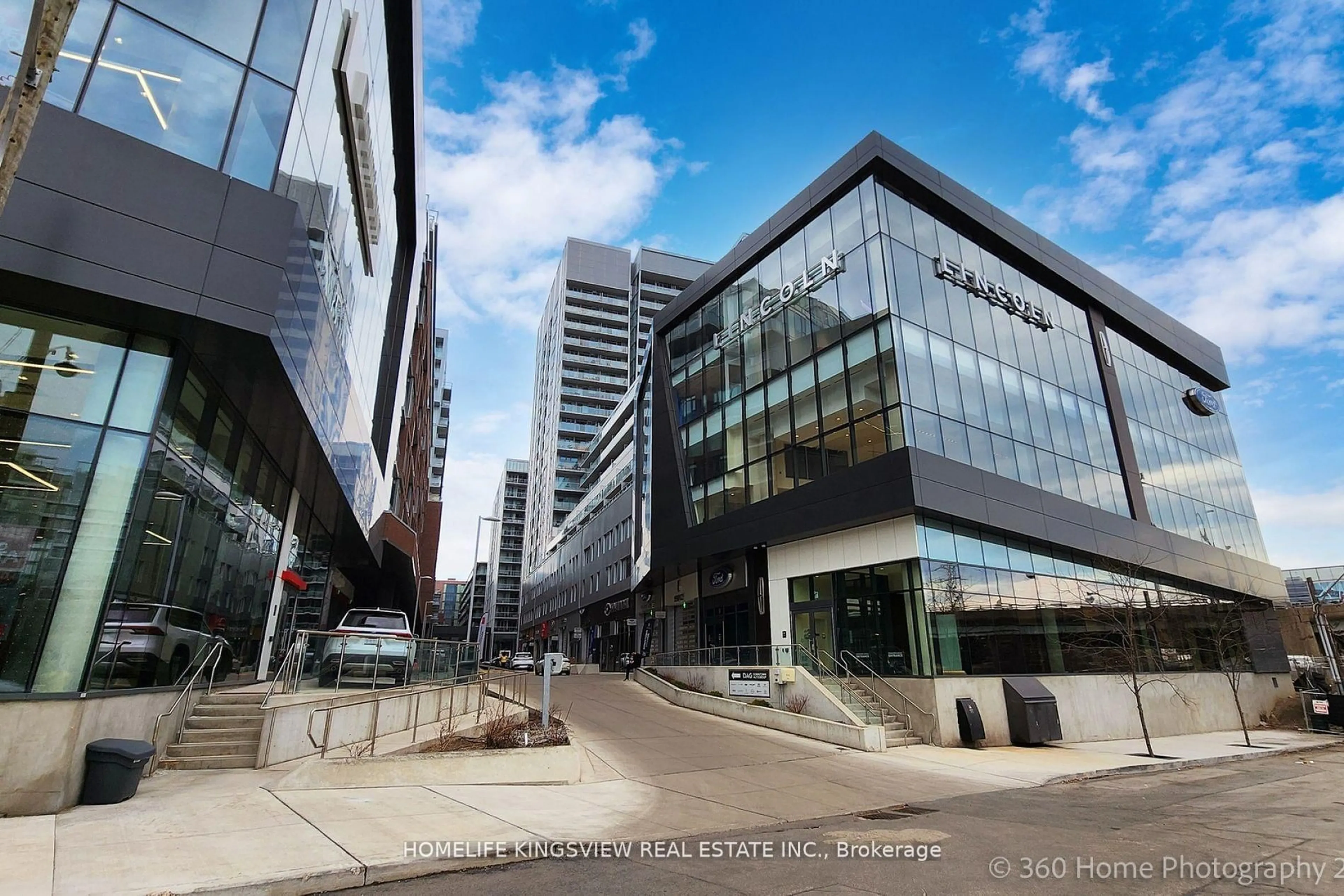 Indoor foyer for 15 Baseball Pl #508, Toronto Ontario M4M 0E6
