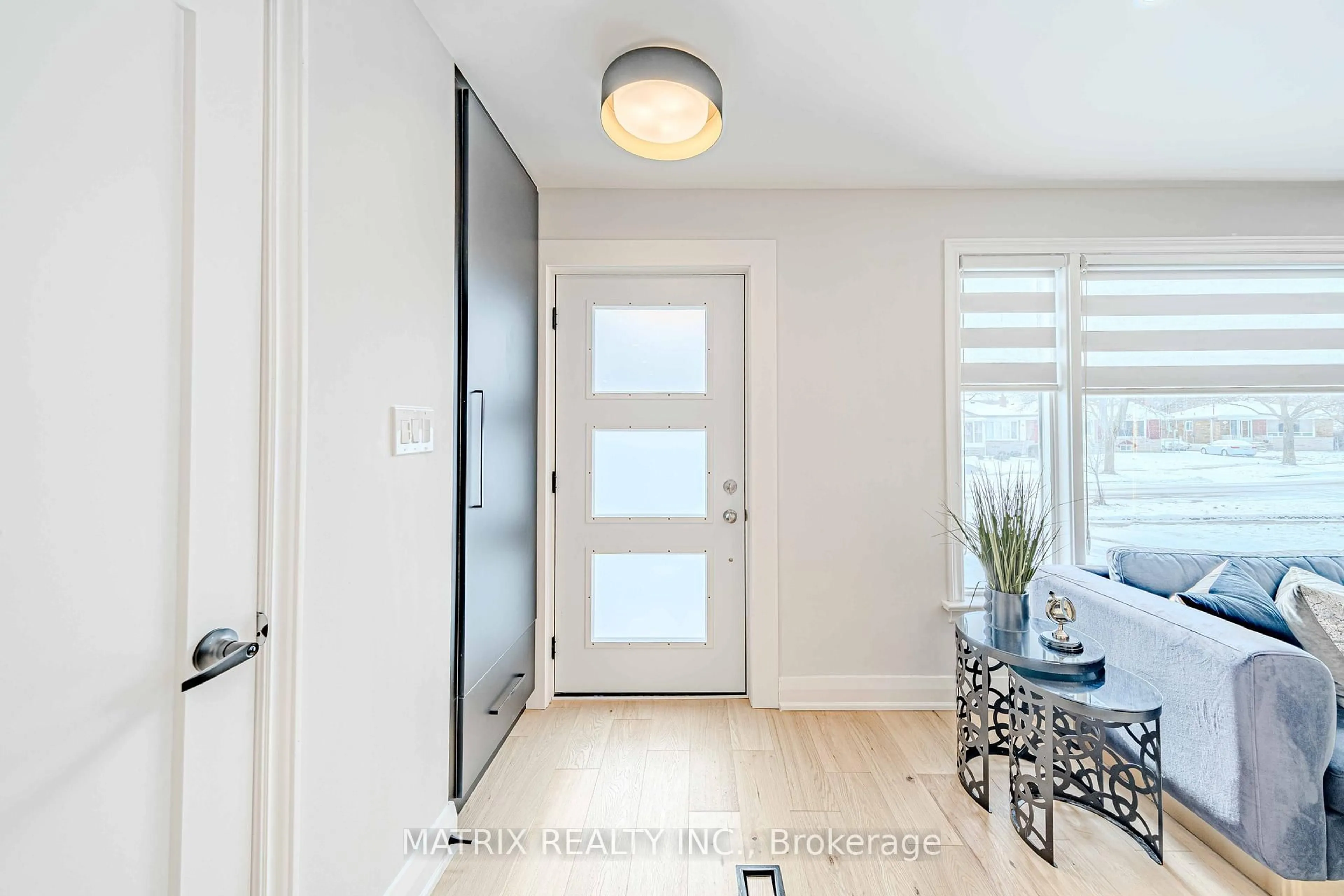 Indoor entryway for 11 Chandler Dr, Toronto Ontario M1G 1Z1