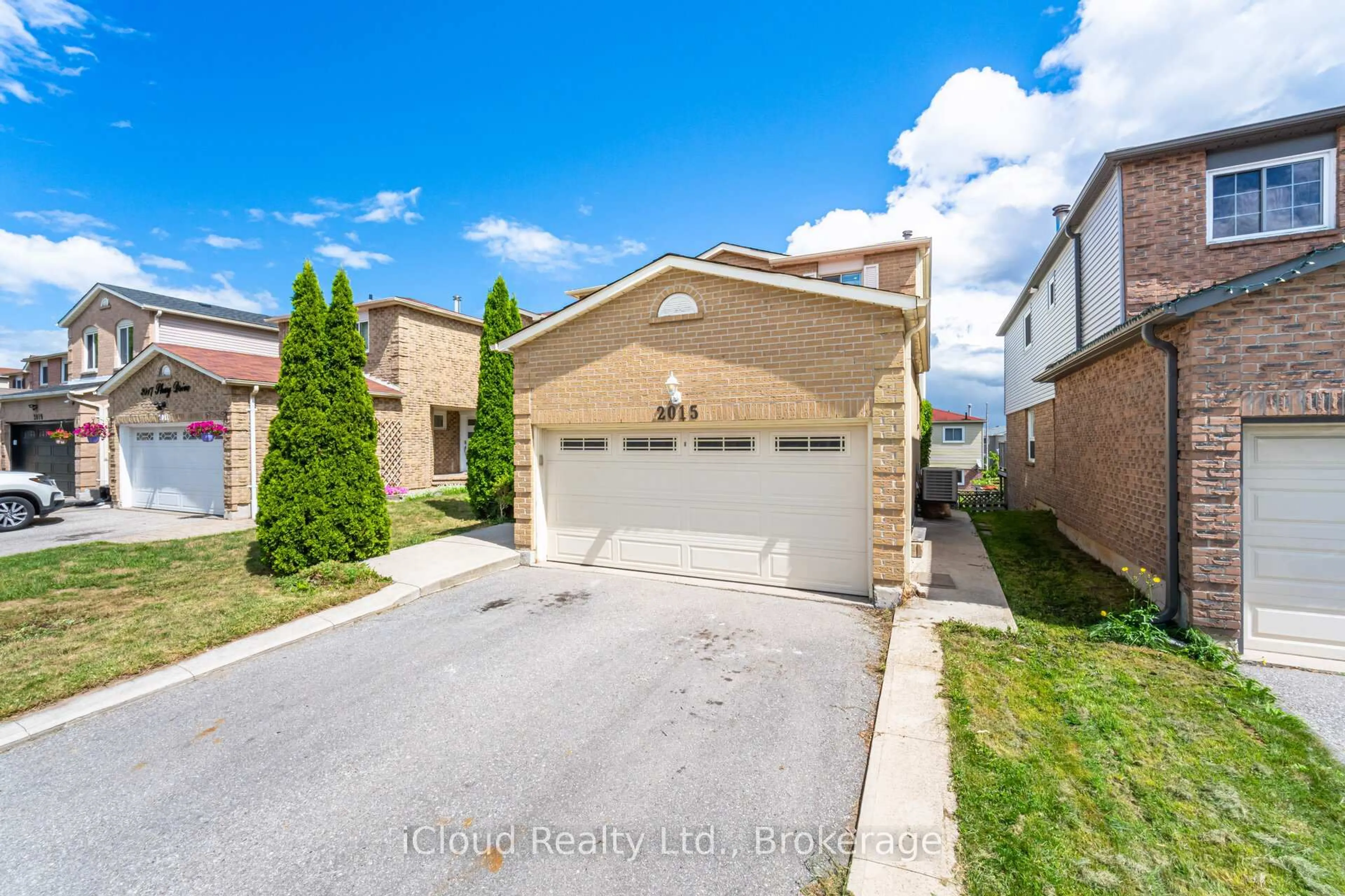 A pic from outside/outdoor area/front of a property/back of a property/a pic from drone, street for 2015 Shay Dr, Pickering Ontario L1X 1Y1