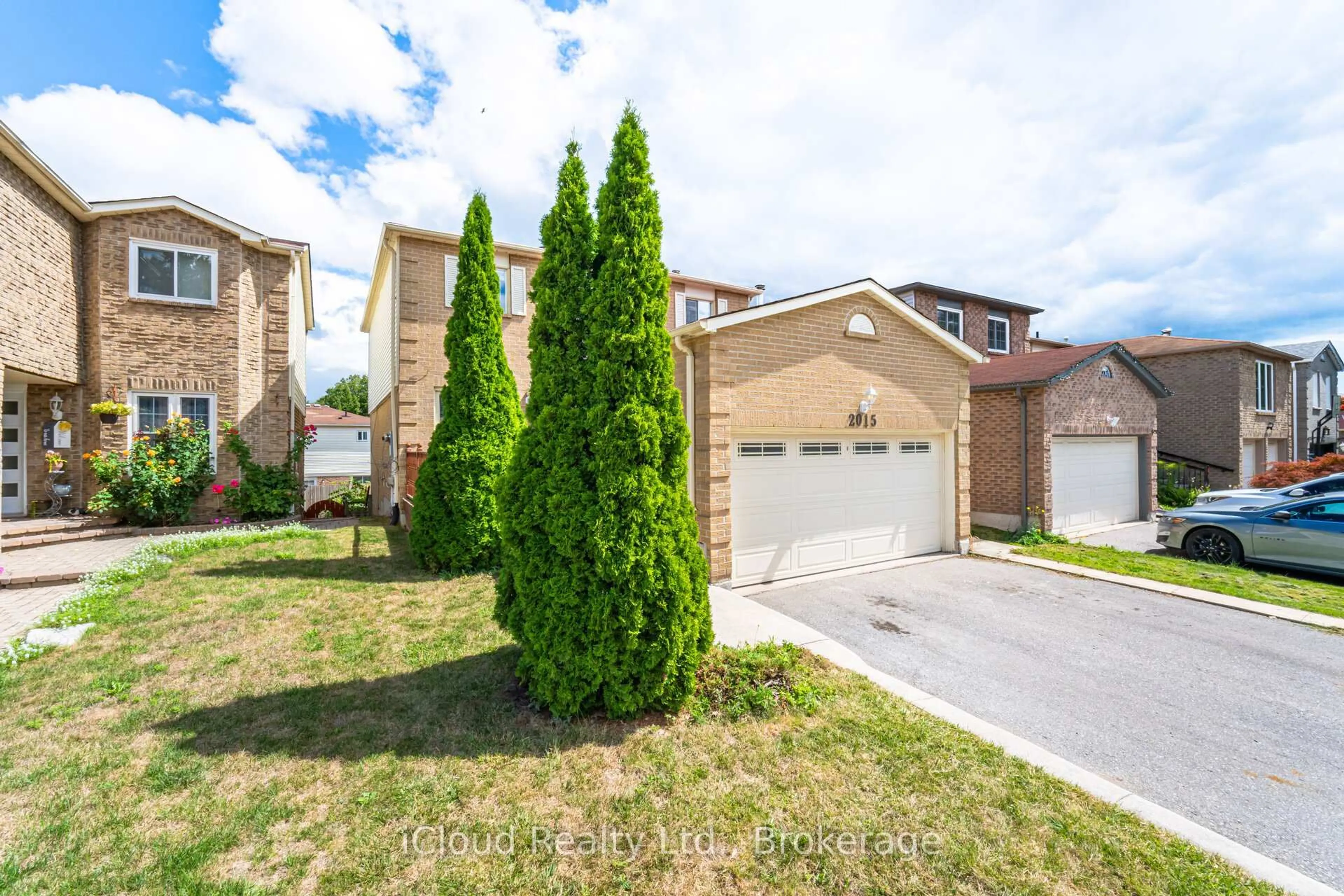 A pic from outside/outdoor area/front of a property/back of a property/a pic from drone, street for 2015 Shay Dr, Pickering Ontario L1X 1Y1