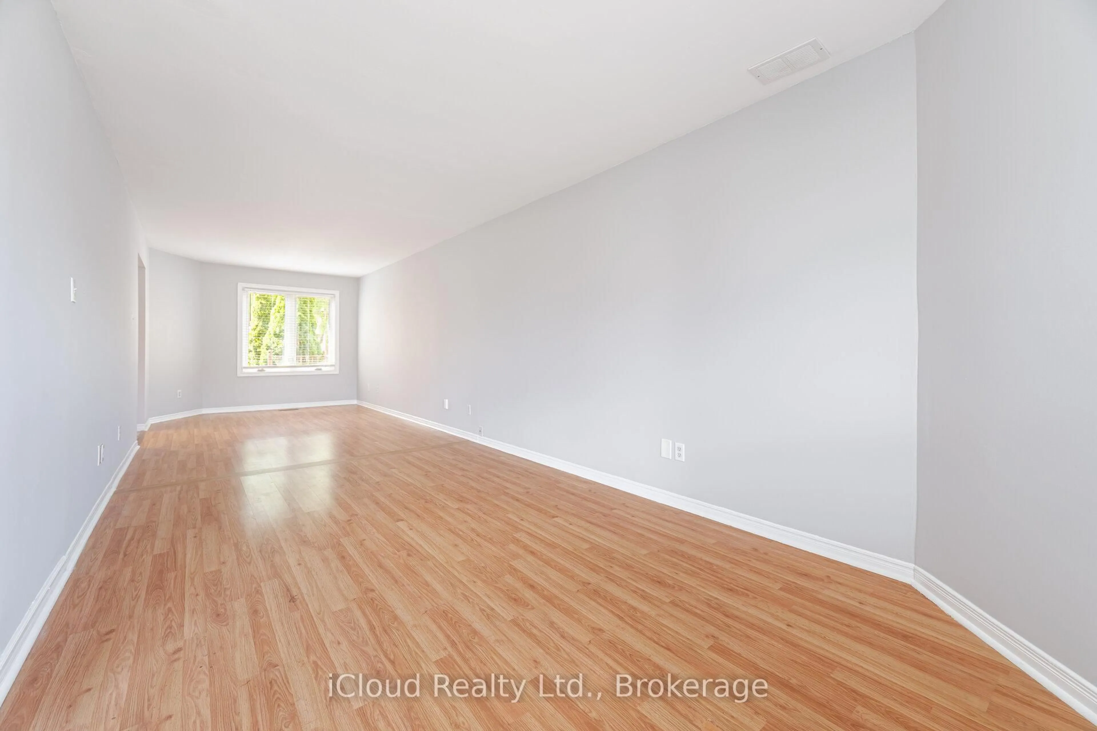 A pic of a room for 2015 Shay Dr, Pickering Ontario L1X 1Y1