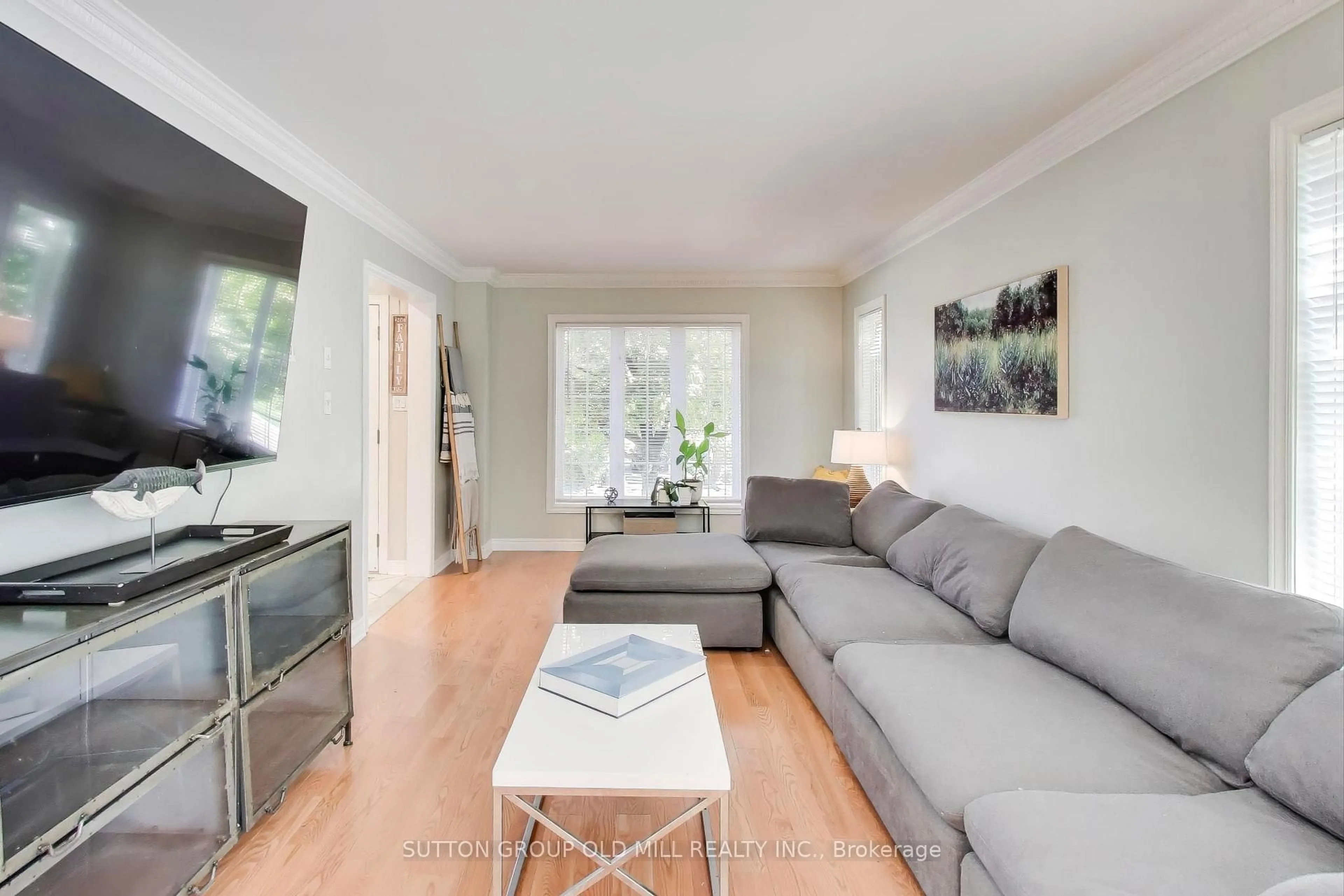 Living room with furniture, unknown for 2 Chelway Rd, Toronto Ontario M1J 2T7