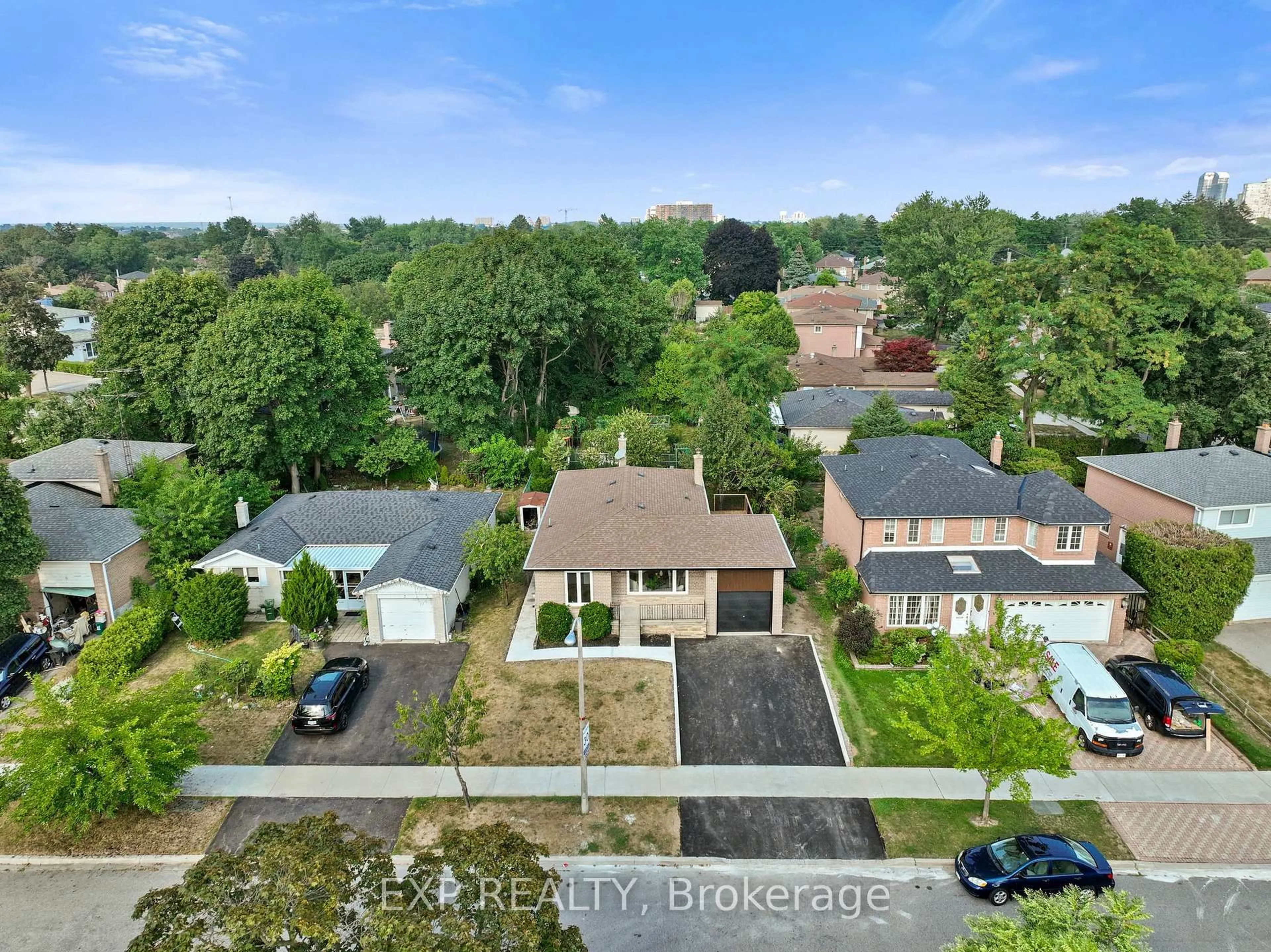 A pic from outside/outdoor area/front of a property/back of a property/a pic from drone, street for 5 Midcroft Dr, Toronto Ontario M1S 1W9