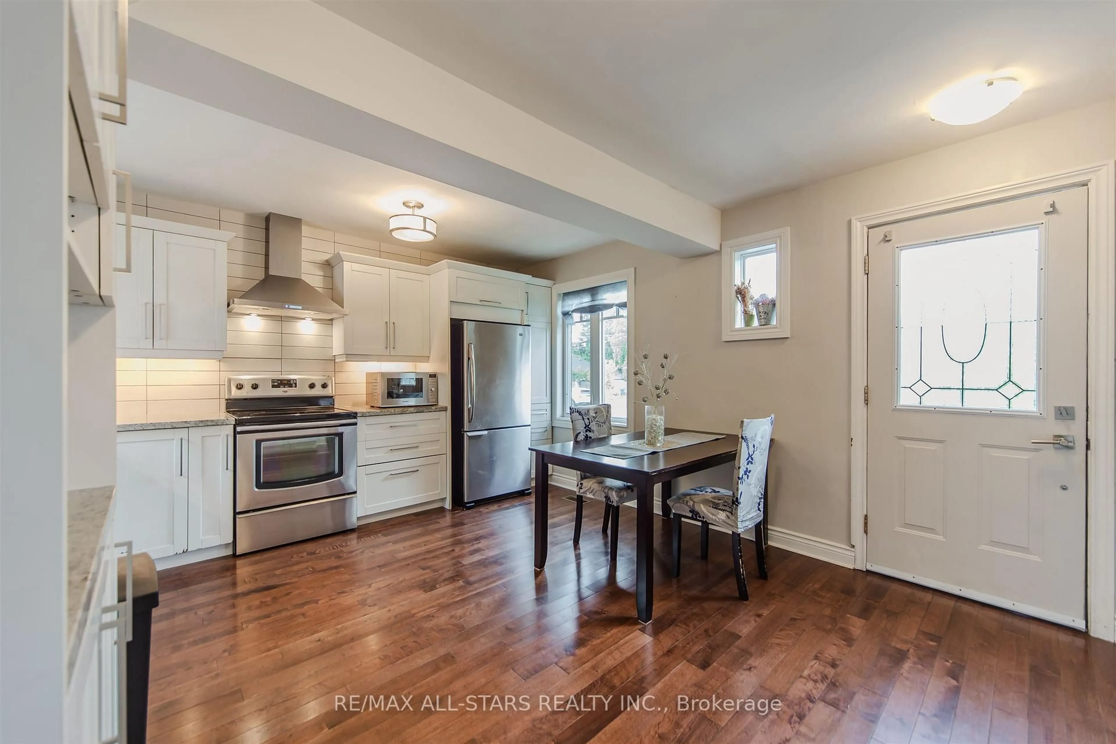 Open concept kitchen, wood/laminate floor for 27 Martindale Rd, Toronto Ontario M1M 2B8