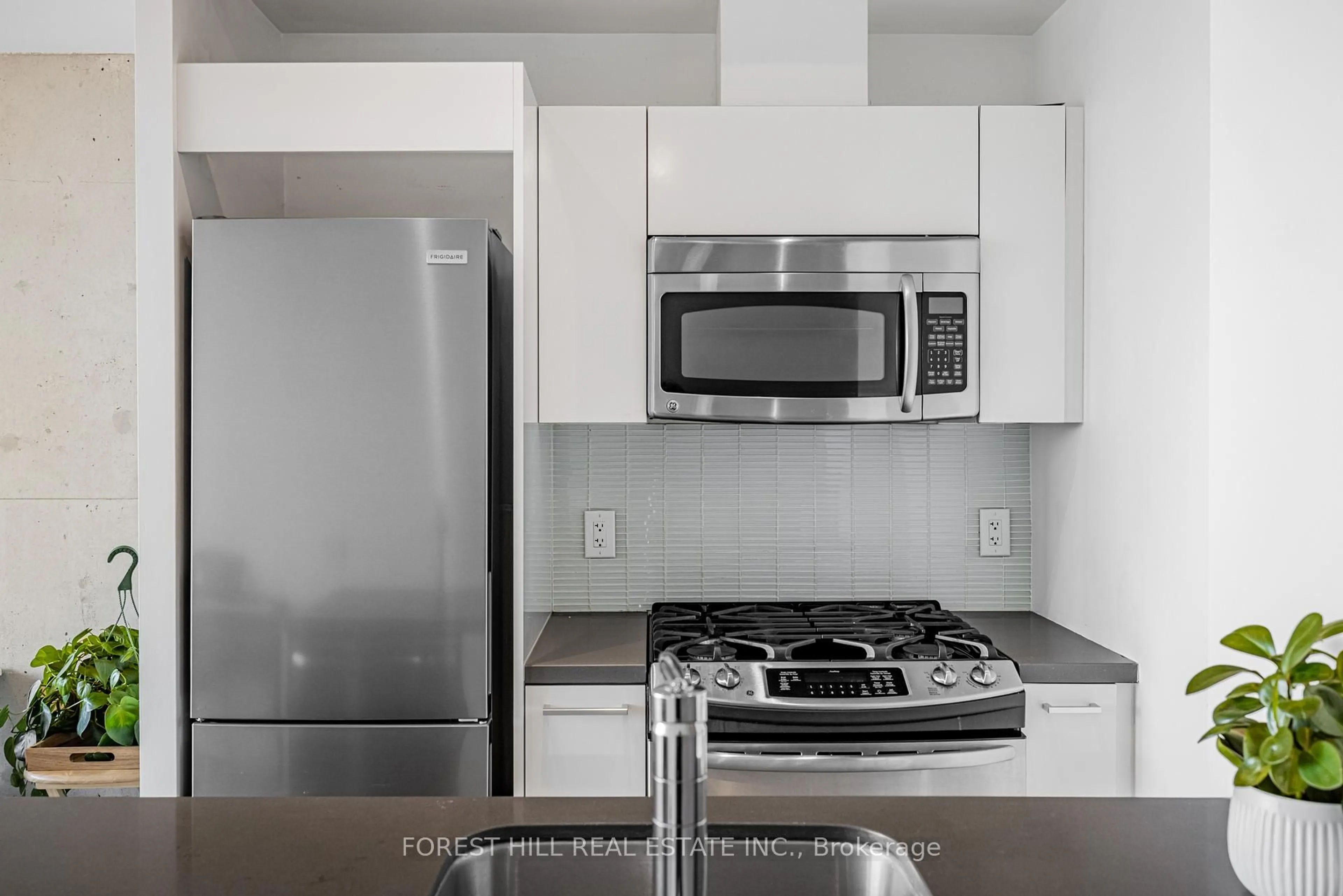 Standard kitchen, unknown for 319 Carlaw Ave #607, Toronto Ontario M4M 0A4