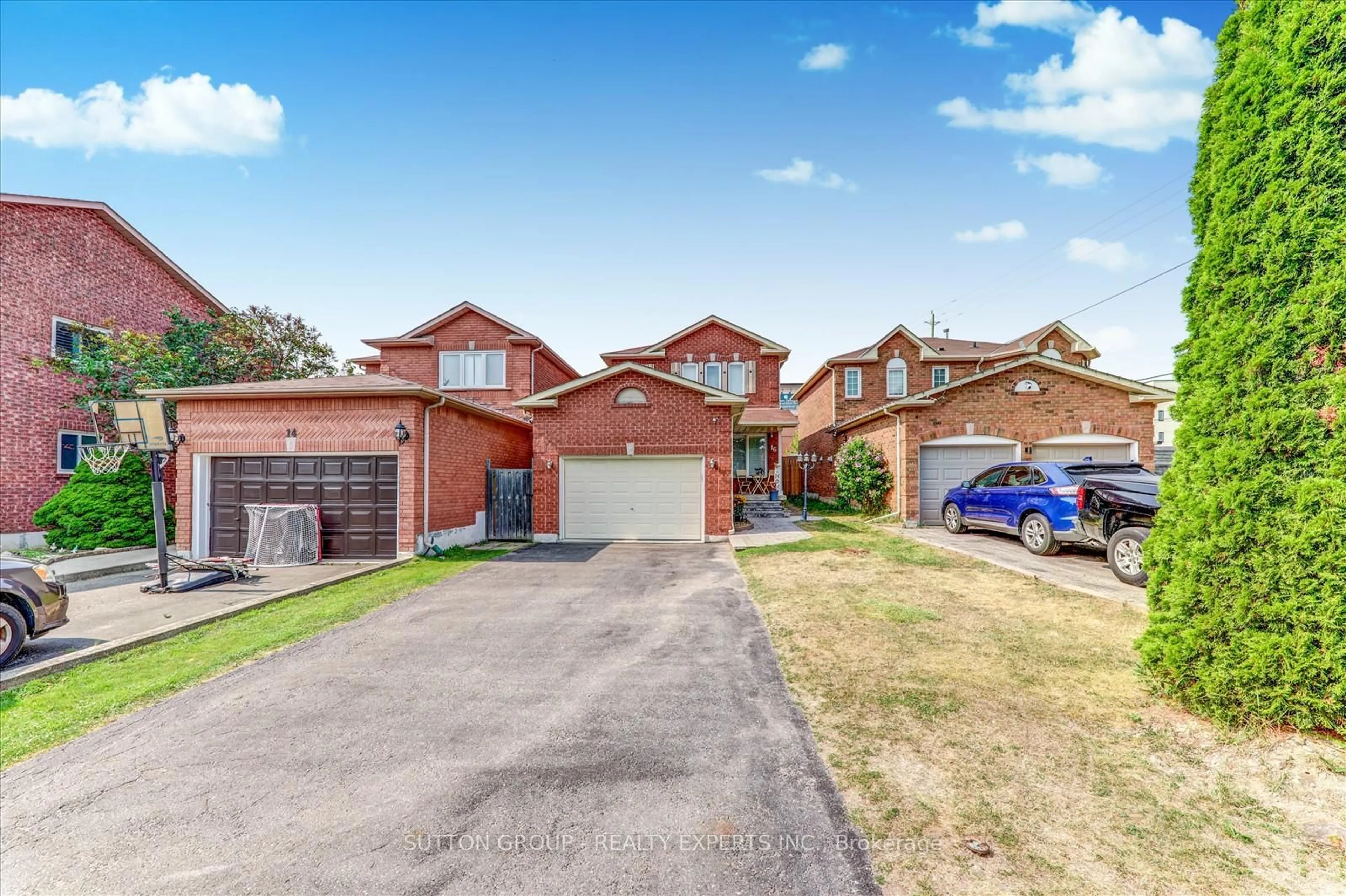A pic from outside/outdoor area/front of a property/back of a property/a pic from drone, street for 16 Candler Crt, Clarington Ontario L1C 4S9