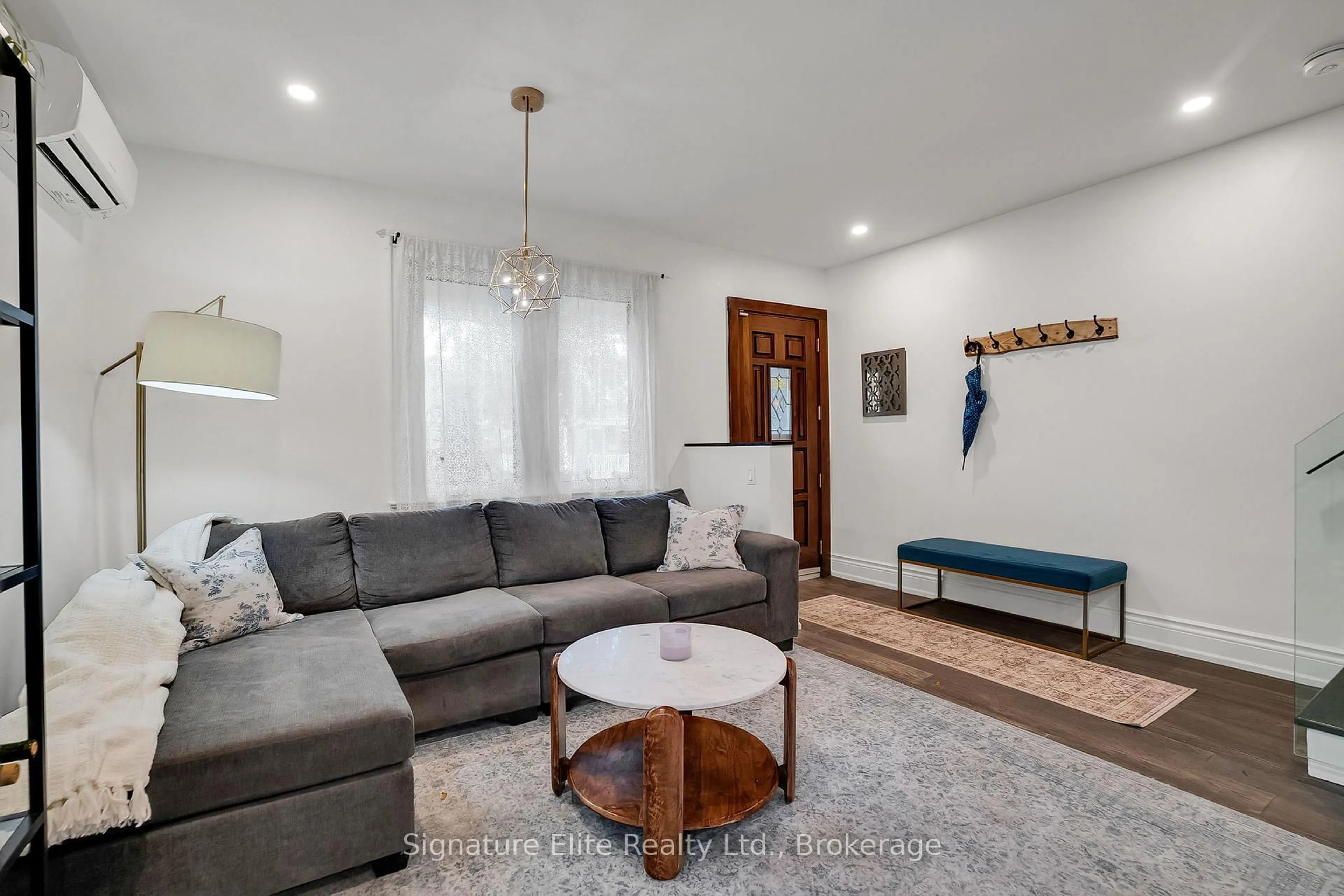 Living room with furniture, unknown for 184 Swanwick Ave, Toronto Ontario M4E 2A6