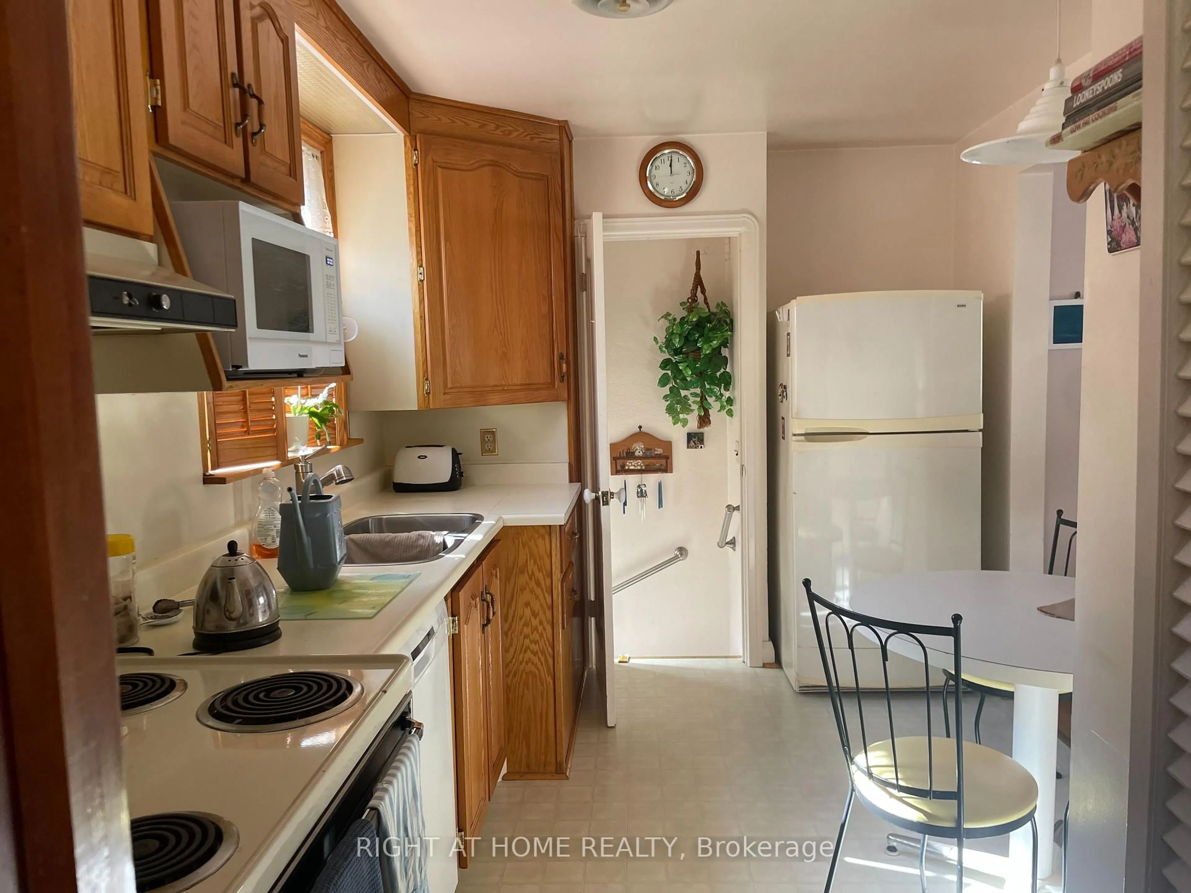 Standard kitchen, ceramic/tile floor for 82 Cedarcrest Blvd, Toronto Ontario M4B 2P3