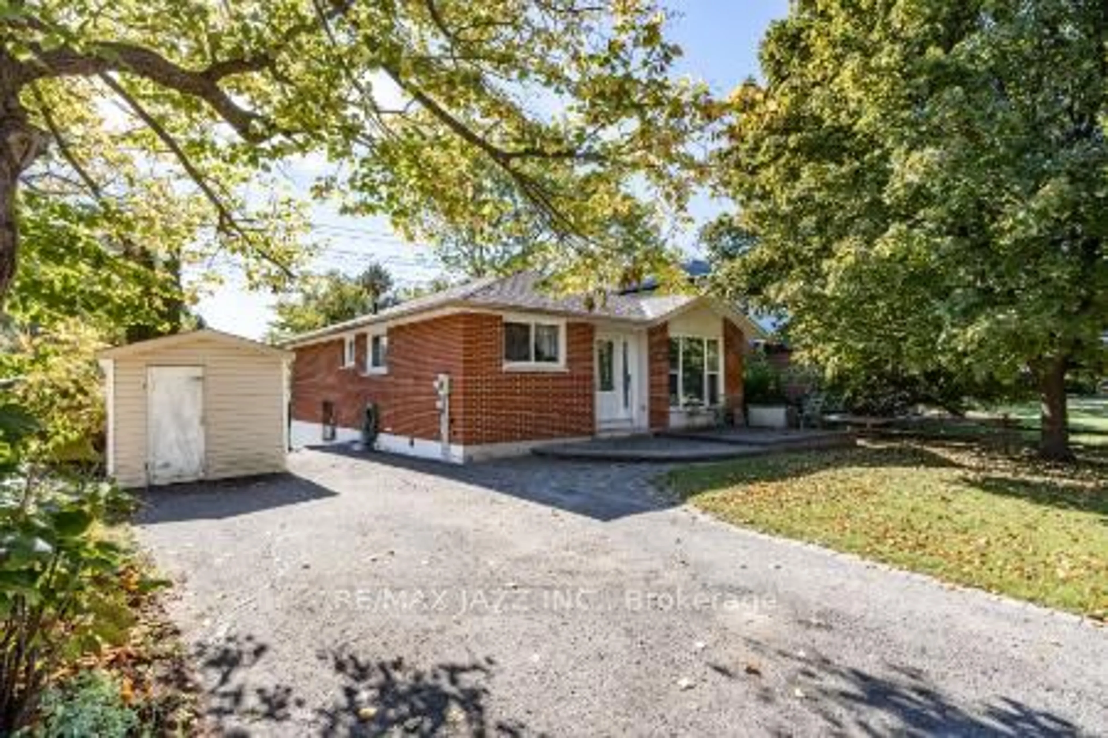 Home with brick exterior material, street for 389 Carnaby Crt, Oshawa Ontario L1G 6W4