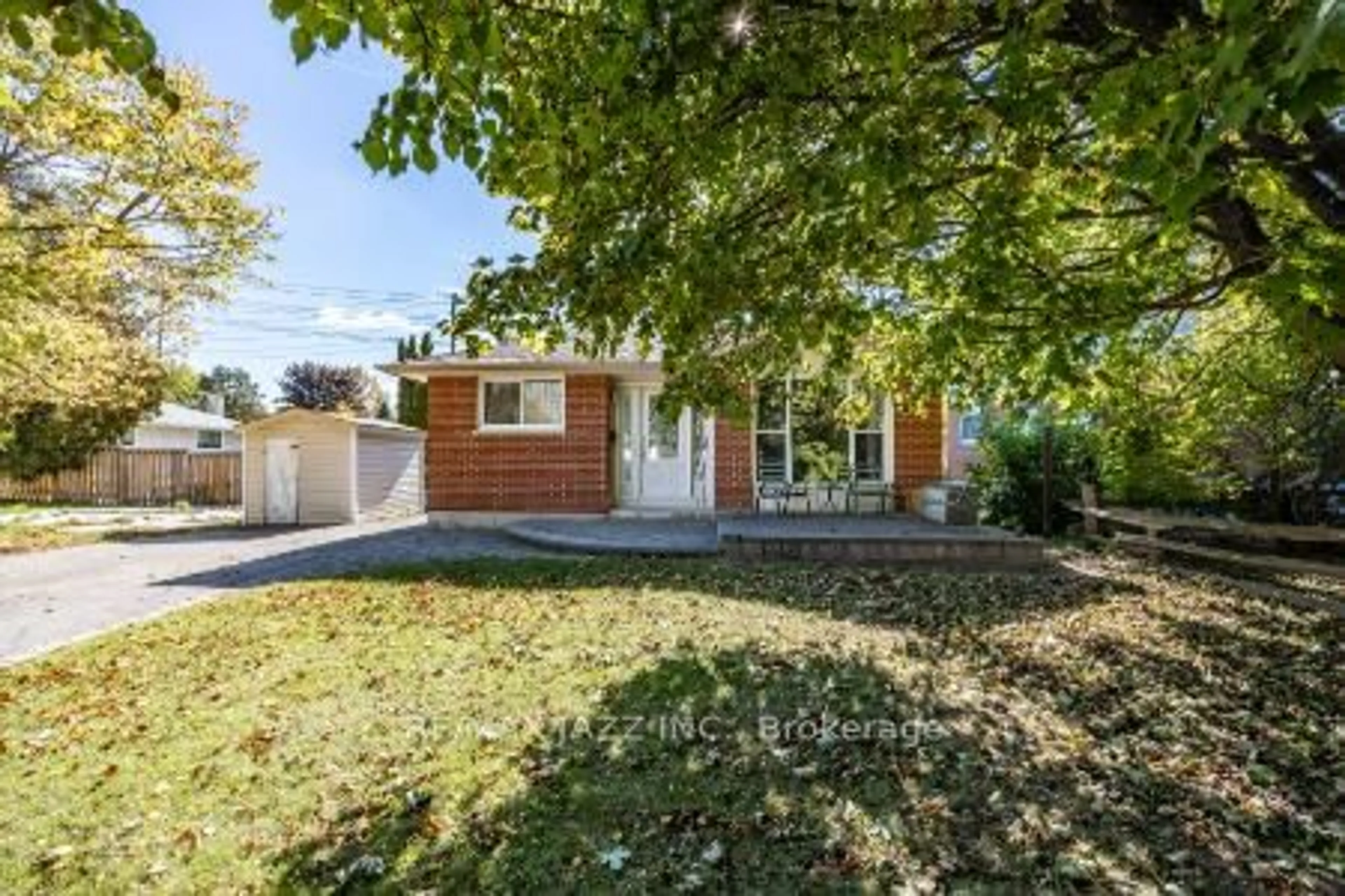 Home with brick exterior material, street for 389 Carnaby Crt, Oshawa Ontario L1G 6W4