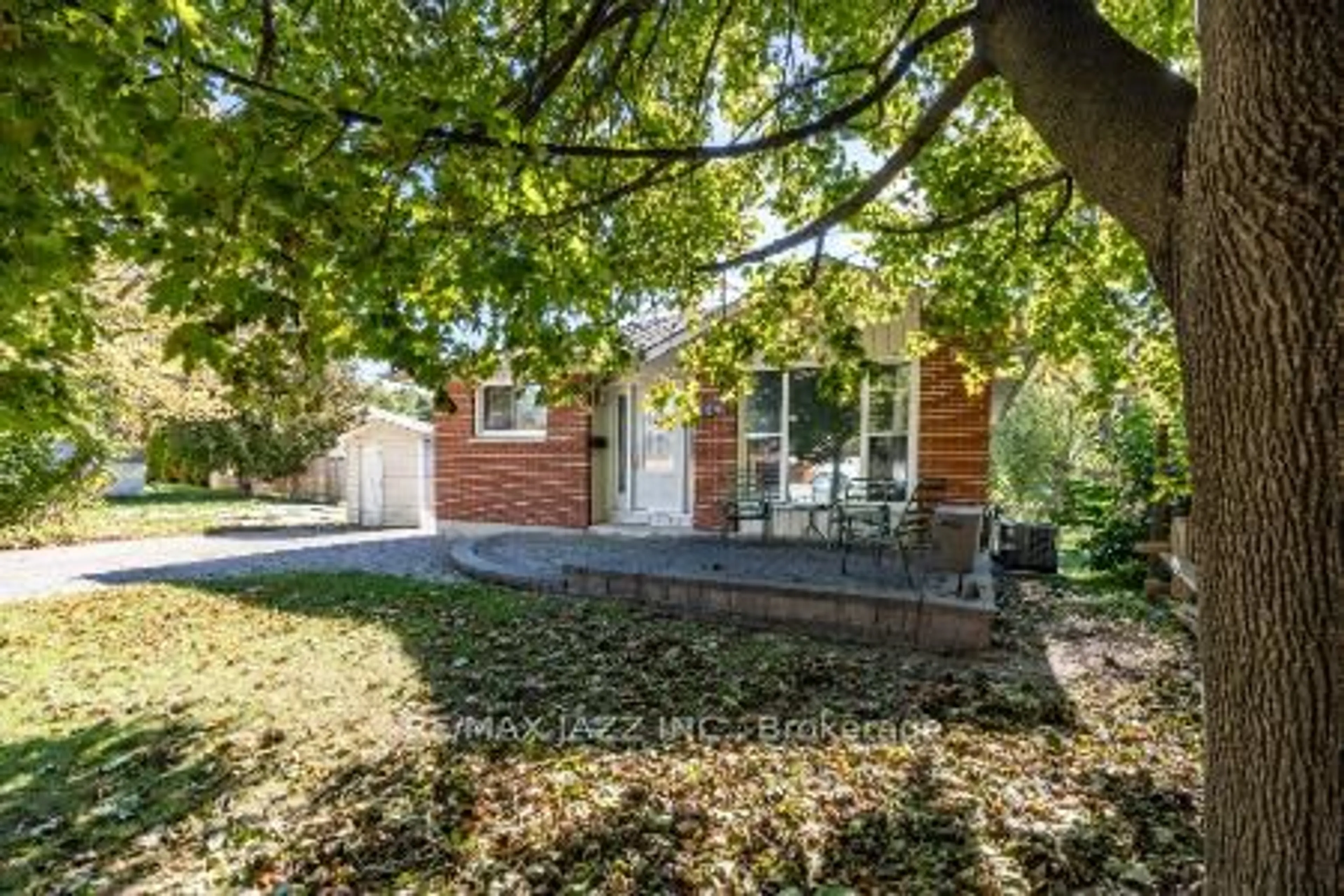 Home with brick exterior material, street for 389 Carnaby Crt, Oshawa Ontario L1G 6W4
