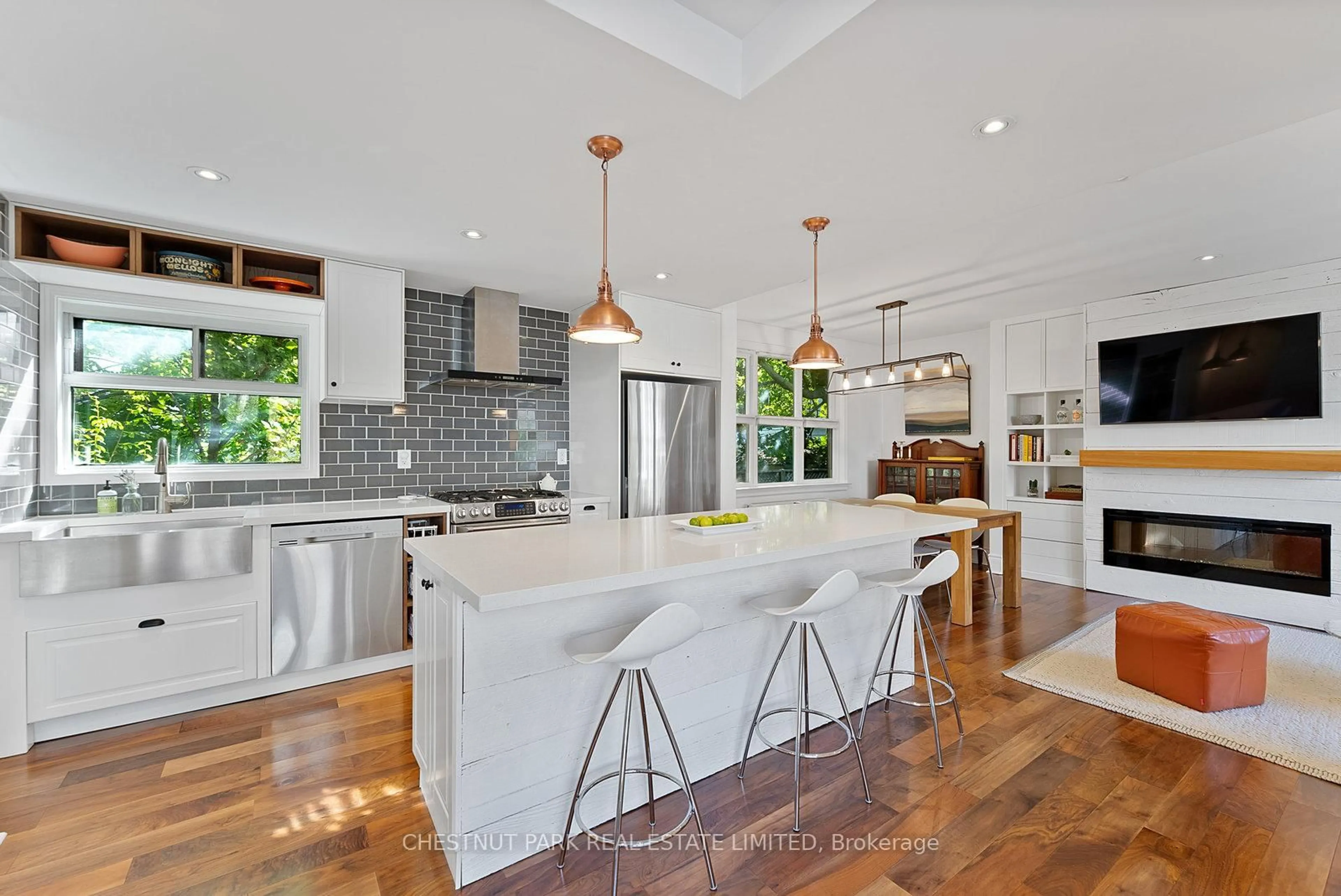 Open concept kitchen, ceramic/tile floor for 85 Eastwood Rd, Toronto Ontario M4L 2C7