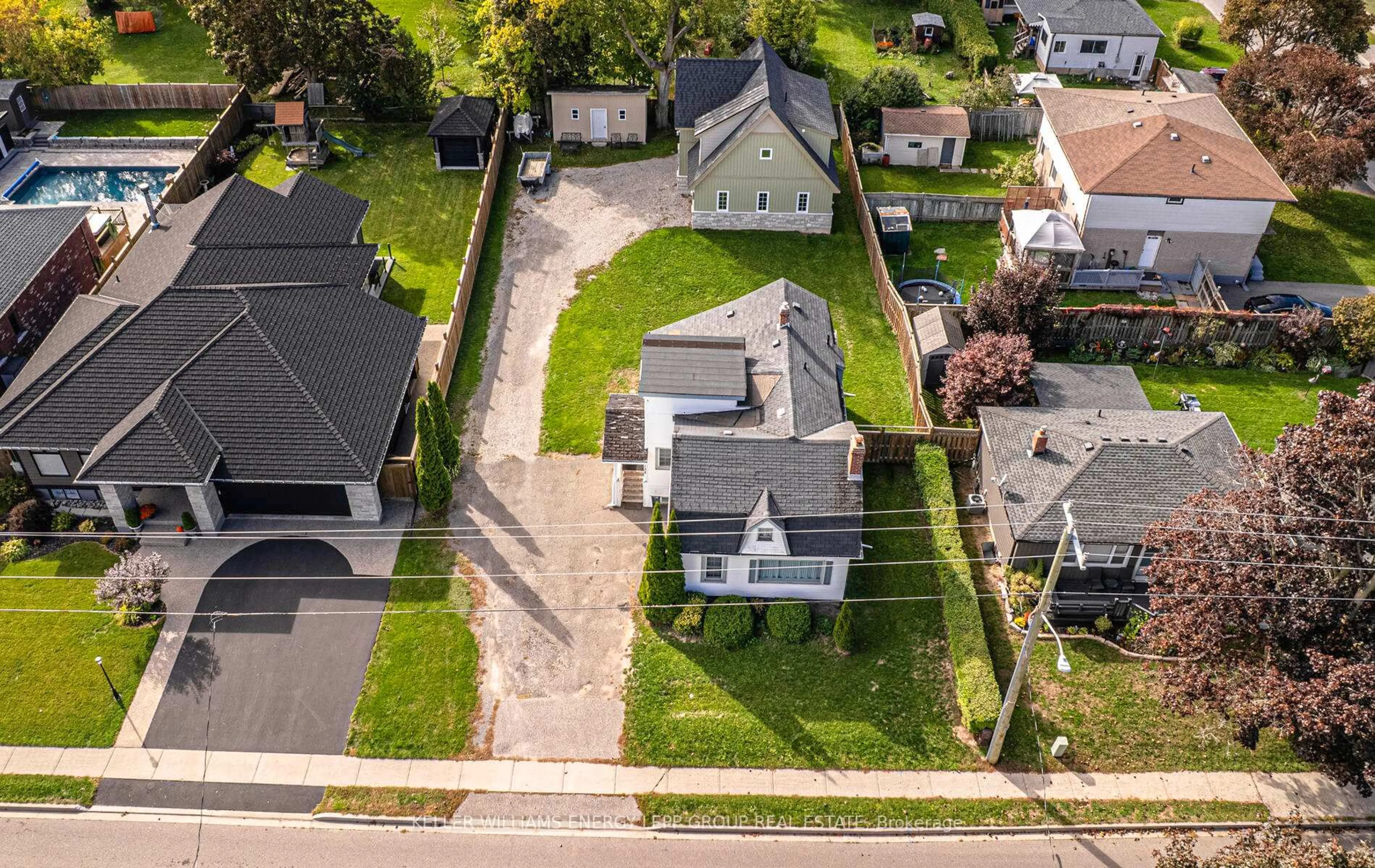 A pic from outside/outdoor area/front of a property/back of a property/a pic from drone, street for 132 High St, Clarington Ontario L1C 3B7