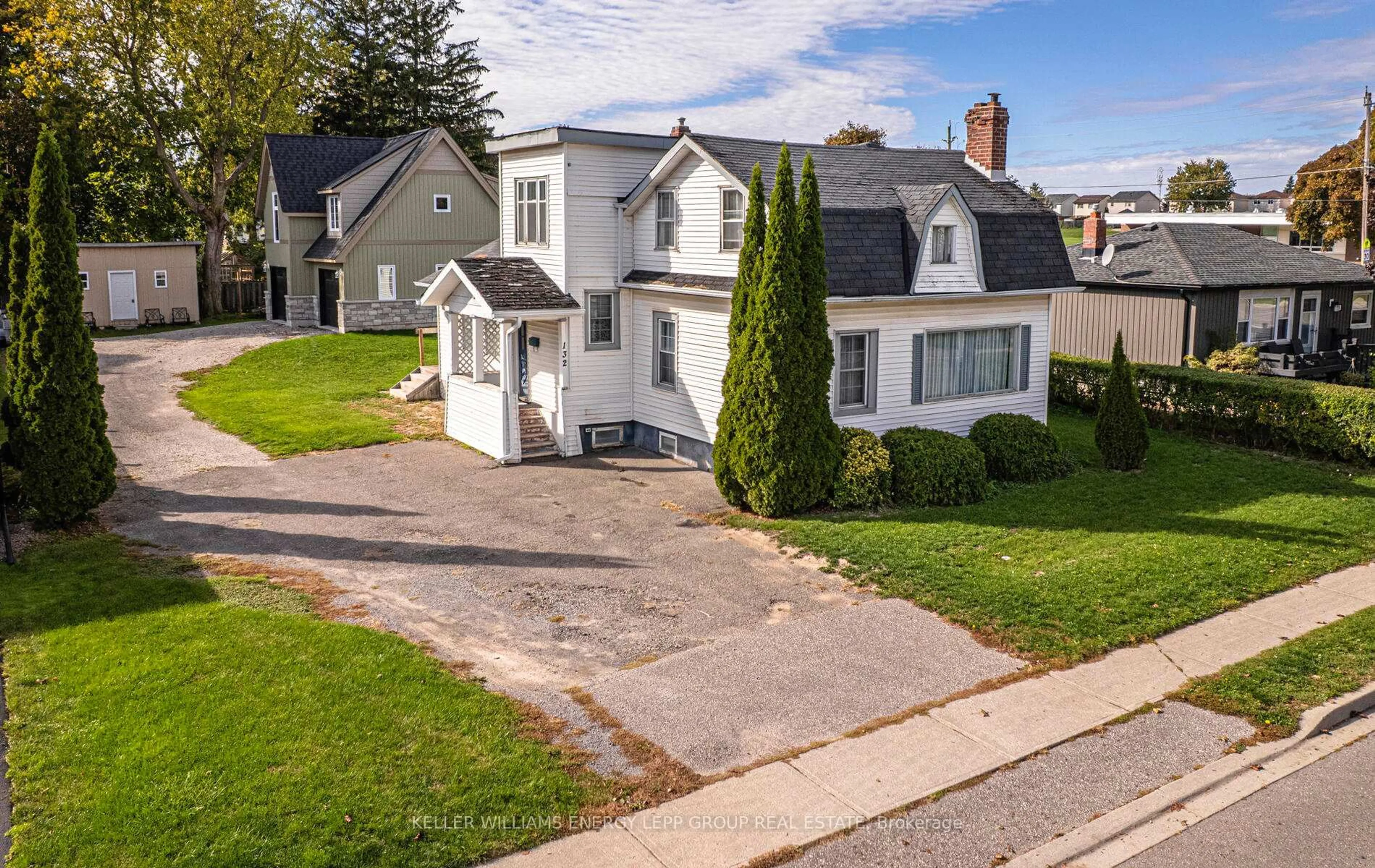 A pic from outside/outdoor area/front of a property/back of a property/a pic from drone, street for 132 High St, Clarington Ontario L1C 3B7