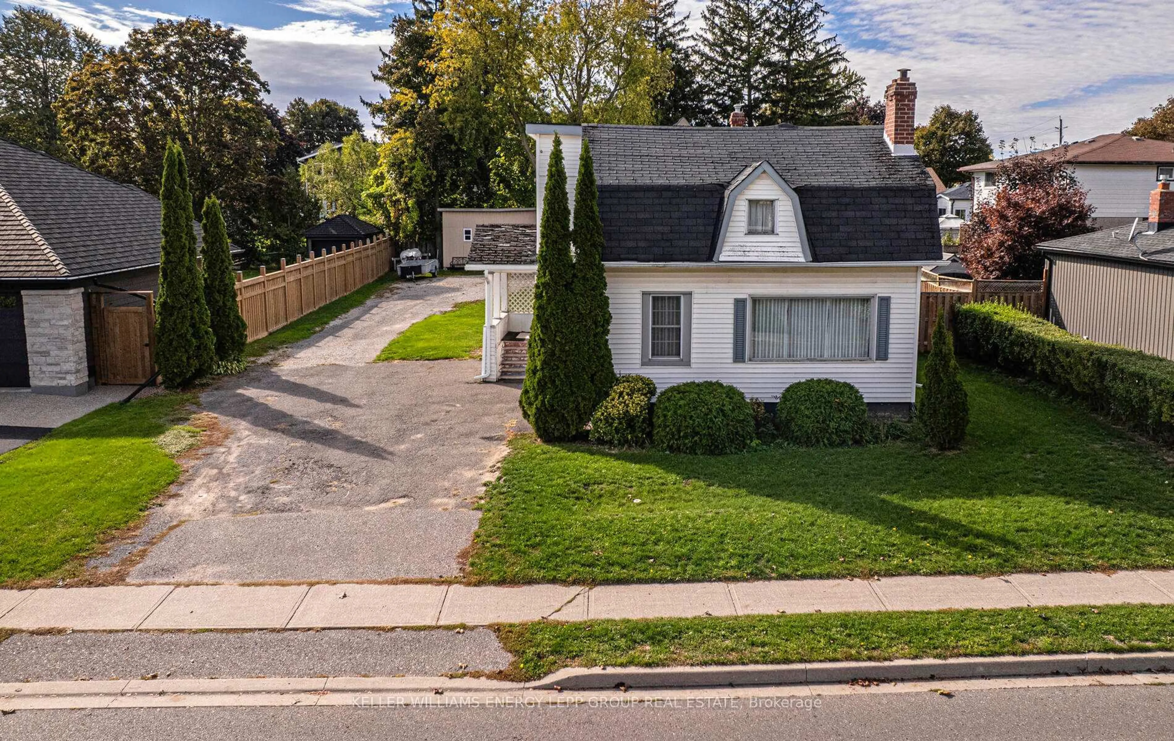 A pic from outside/outdoor area/front of a property/back of a property/a pic from drone, street for 132 High St, Clarington Ontario L1C 3B7
