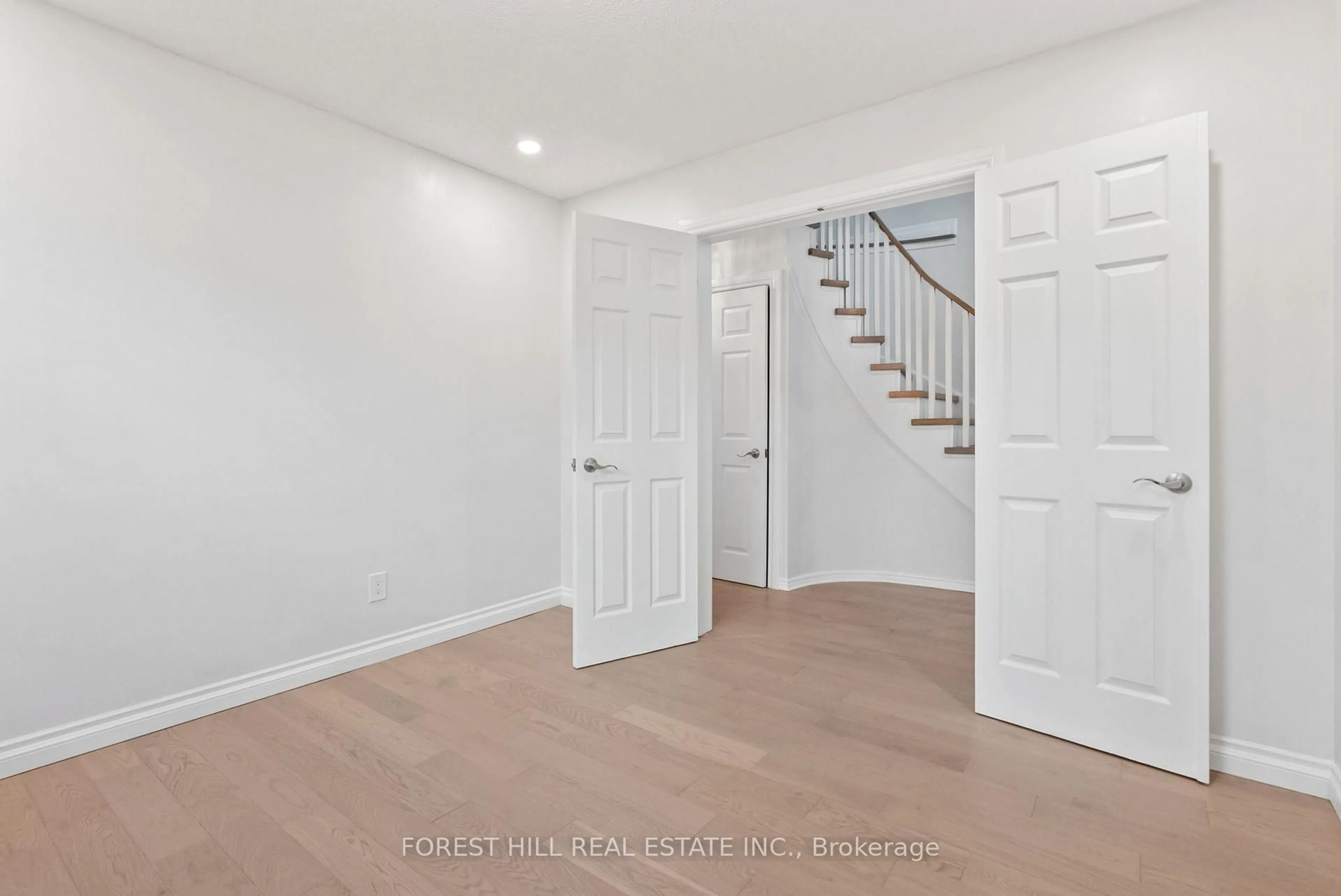 Unknown for 50 Bluebell Cres, Whitby Ontario L1P 1K9