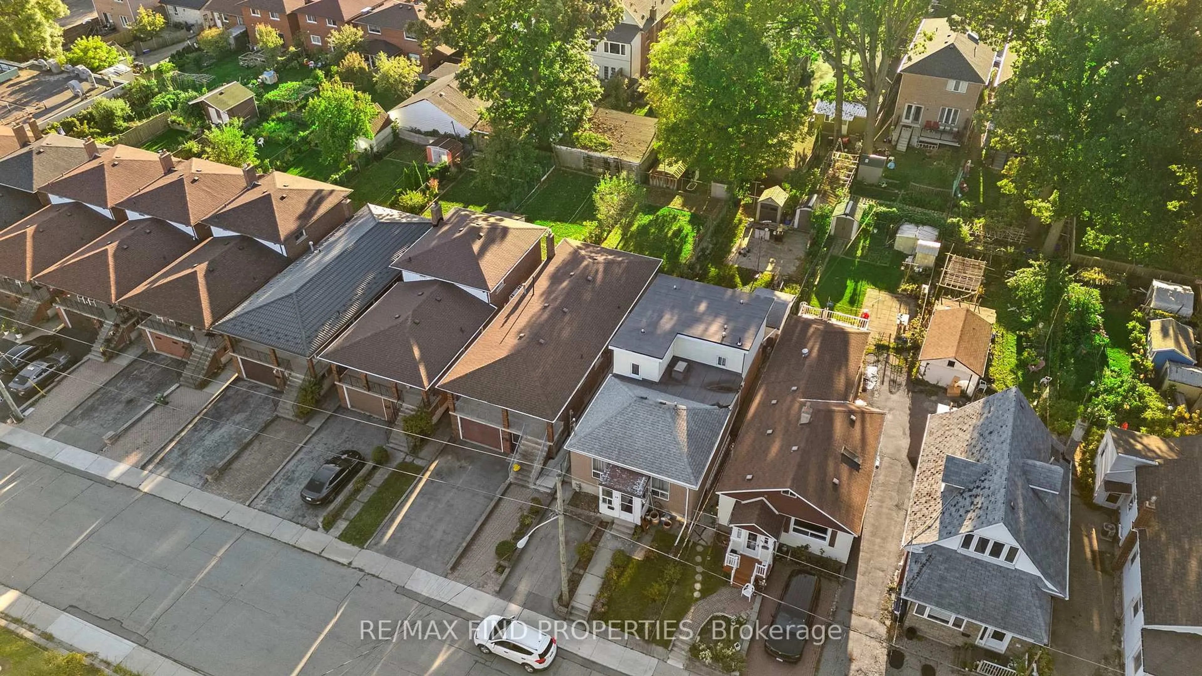 A pic from outside/outdoor area/front of a property/back of a property/a pic from drone, street for 16 Mcdonald Ave, Toronto Ontario M1L 3Y8