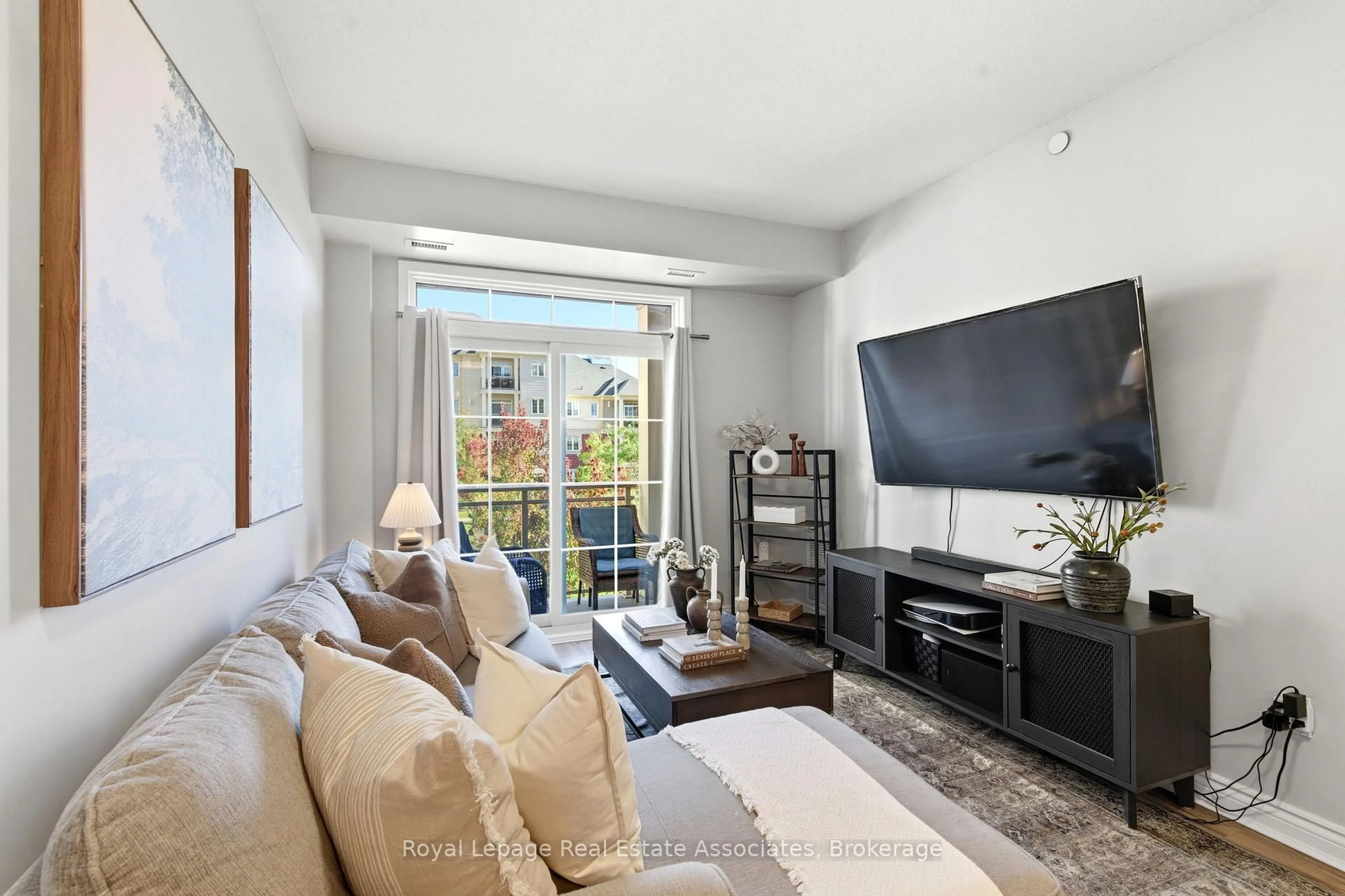 Living room with furniture, unknown for 80 Aspen Springs Dr #208, Clarington Ontario L1C 0V4