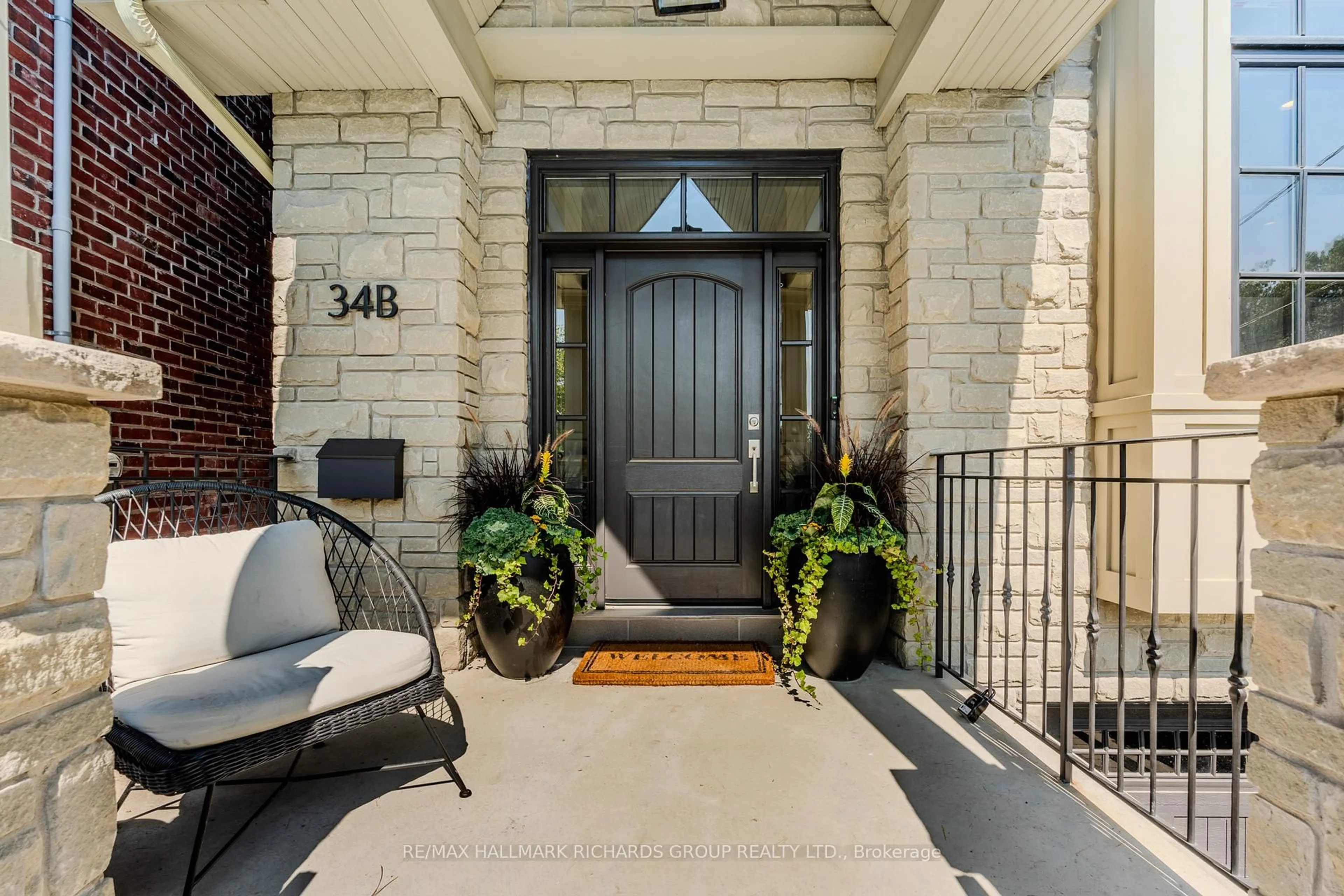 Indoor entryway for 34B Long Cres, Toronto Ontario M4E 1N6