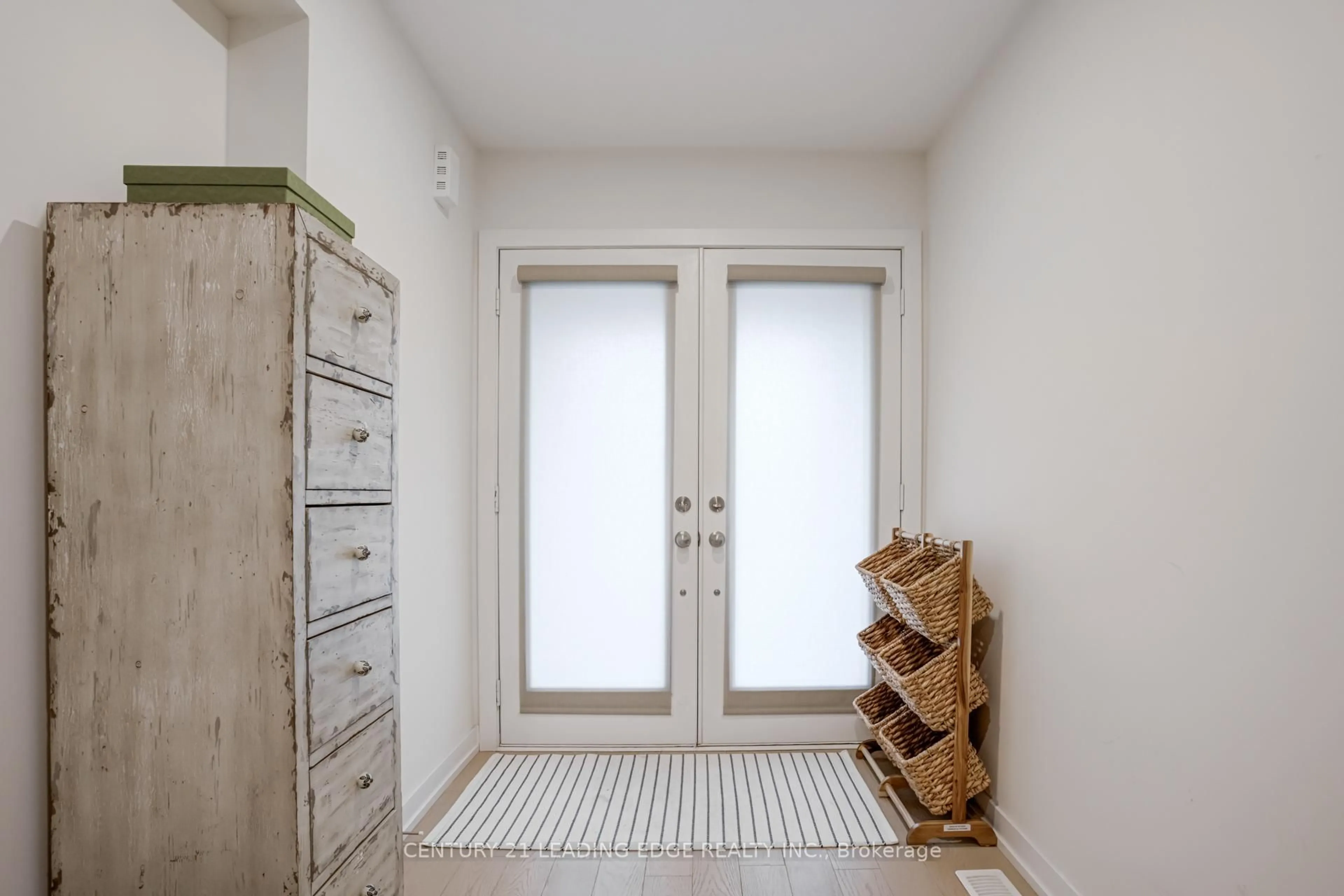 Indoor entryway for 1645 Shining Star Chse, Pickering Ontario L1X 0H9