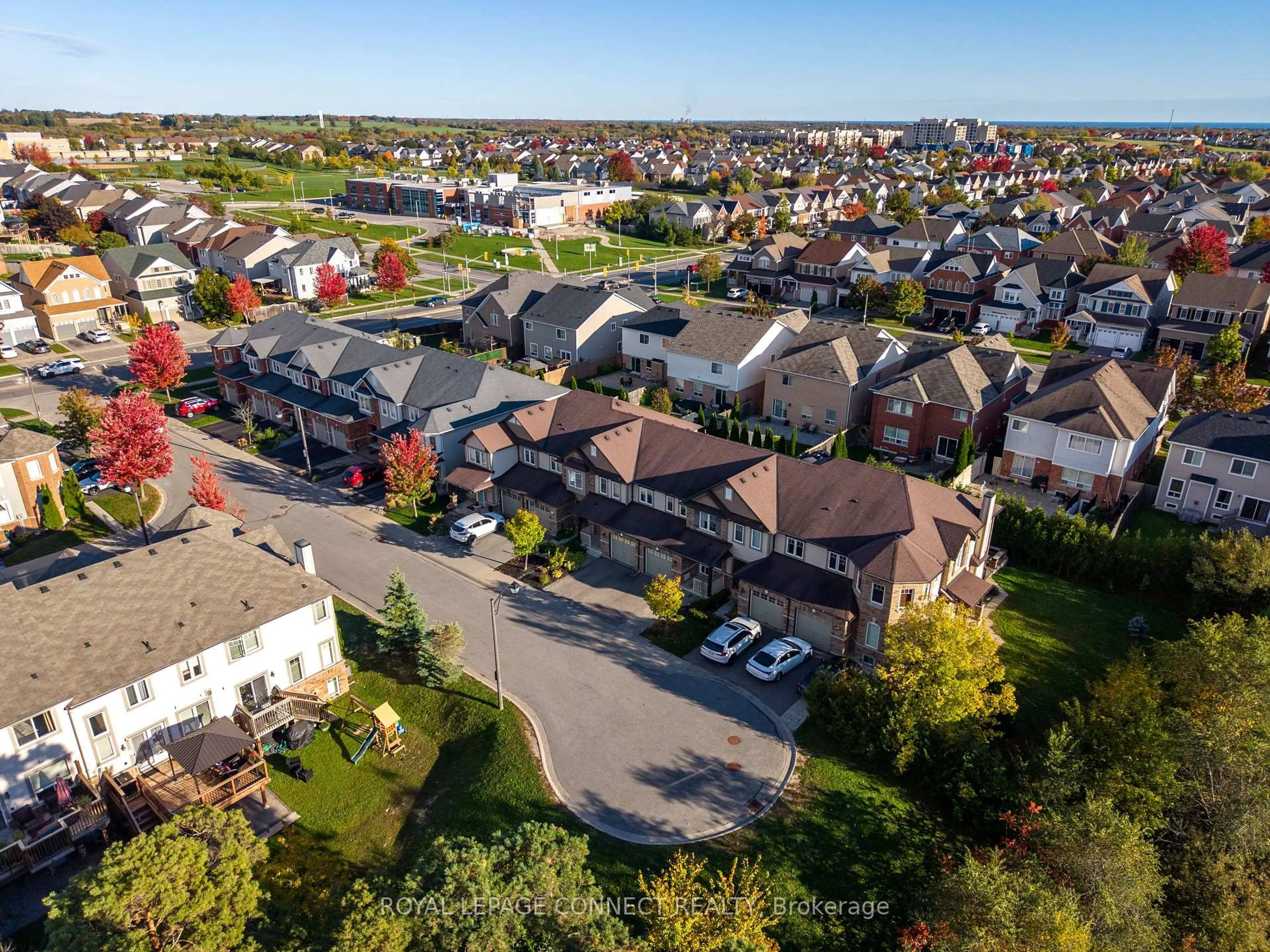 A pic from outside/outdoor area/front of a property/back of a property/a pic from drone, street for 1640 Grandview St #18, Oshawa Ontario L1K 0S6