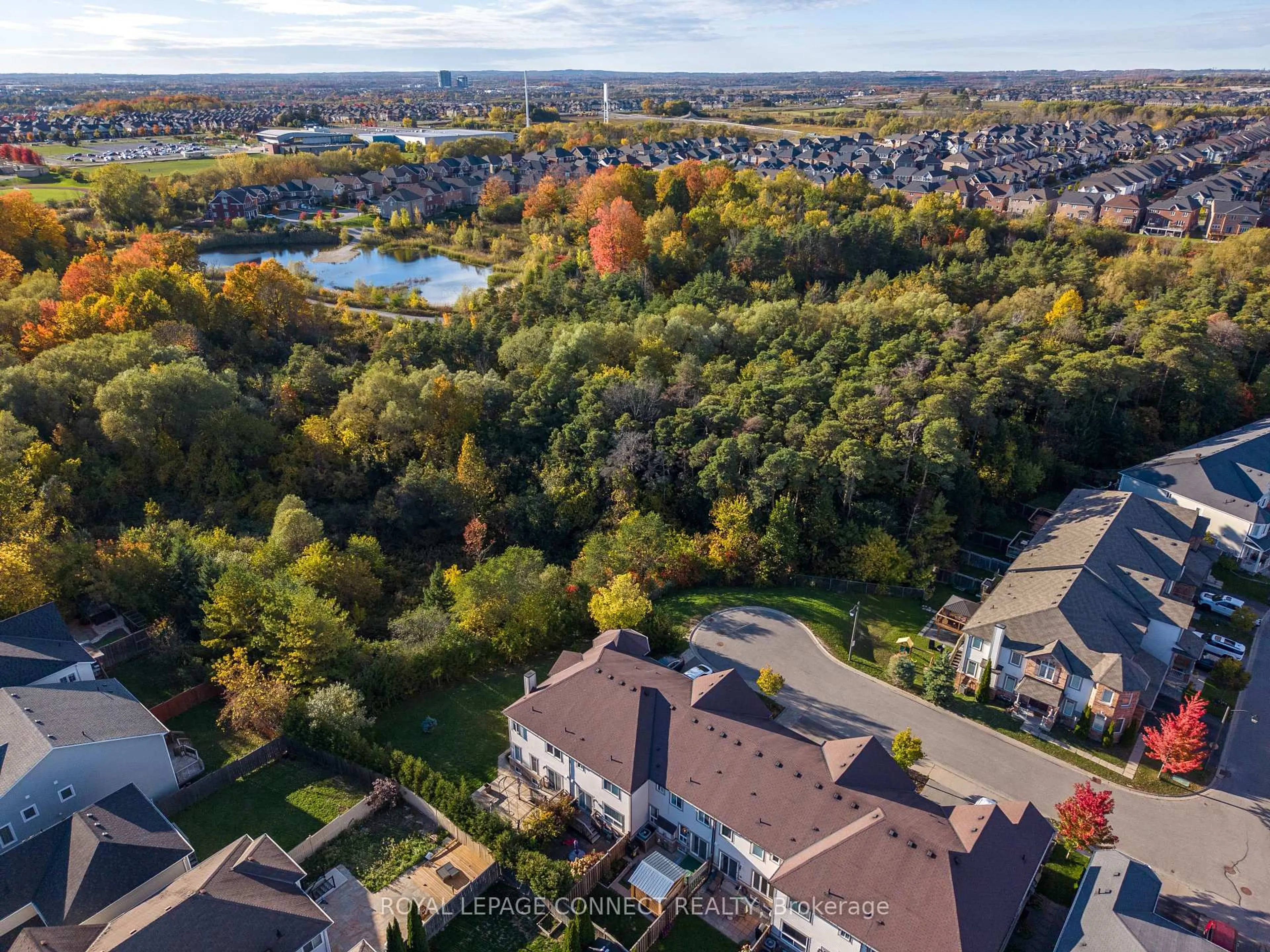 A pic from outside/outdoor area/front of a property/back of a property/a pic from drone, water/lake/river/ocean view for 1640 Grandview St #18, Oshawa Ontario L1K 0S6