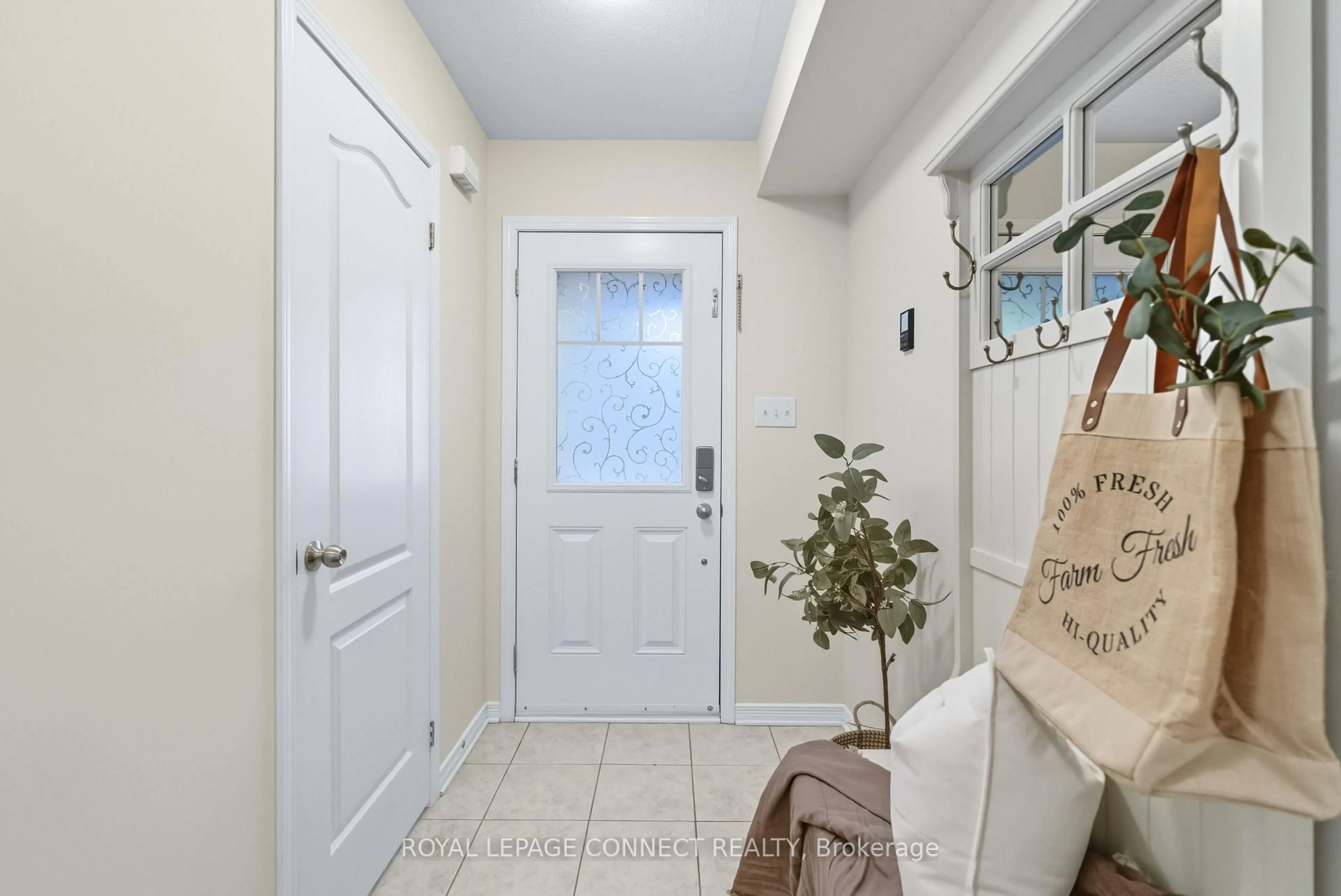 Indoor entryway for 1640 Grandview St #18, Oshawa Ontario L1K 0S6