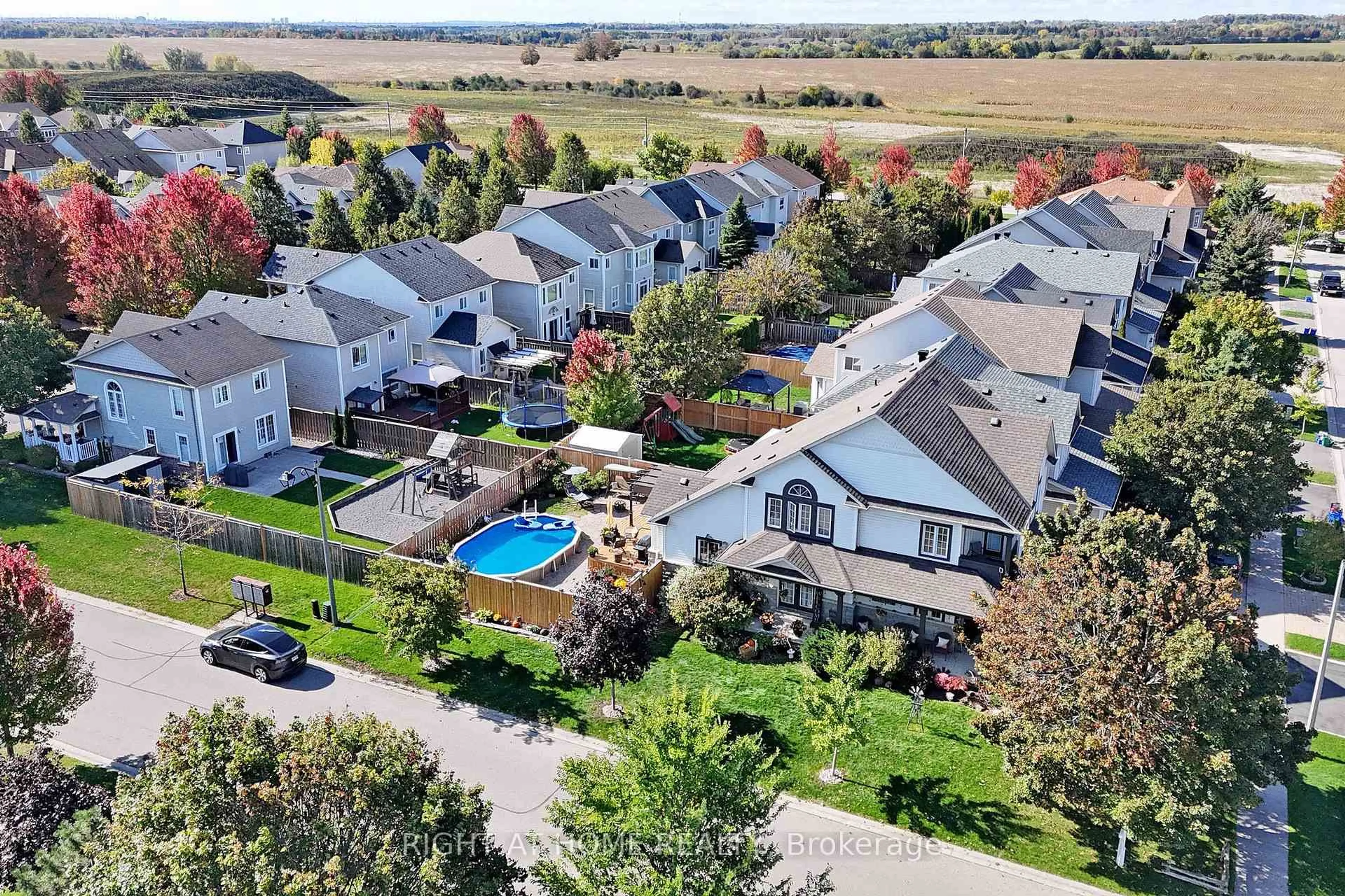 A pic from outside/outdoor area/front of a property/back of a property/a pic from drone, water/lake/river/ocean view for 58 Mikayla Cres, Whitby Ontario L1M 2H9